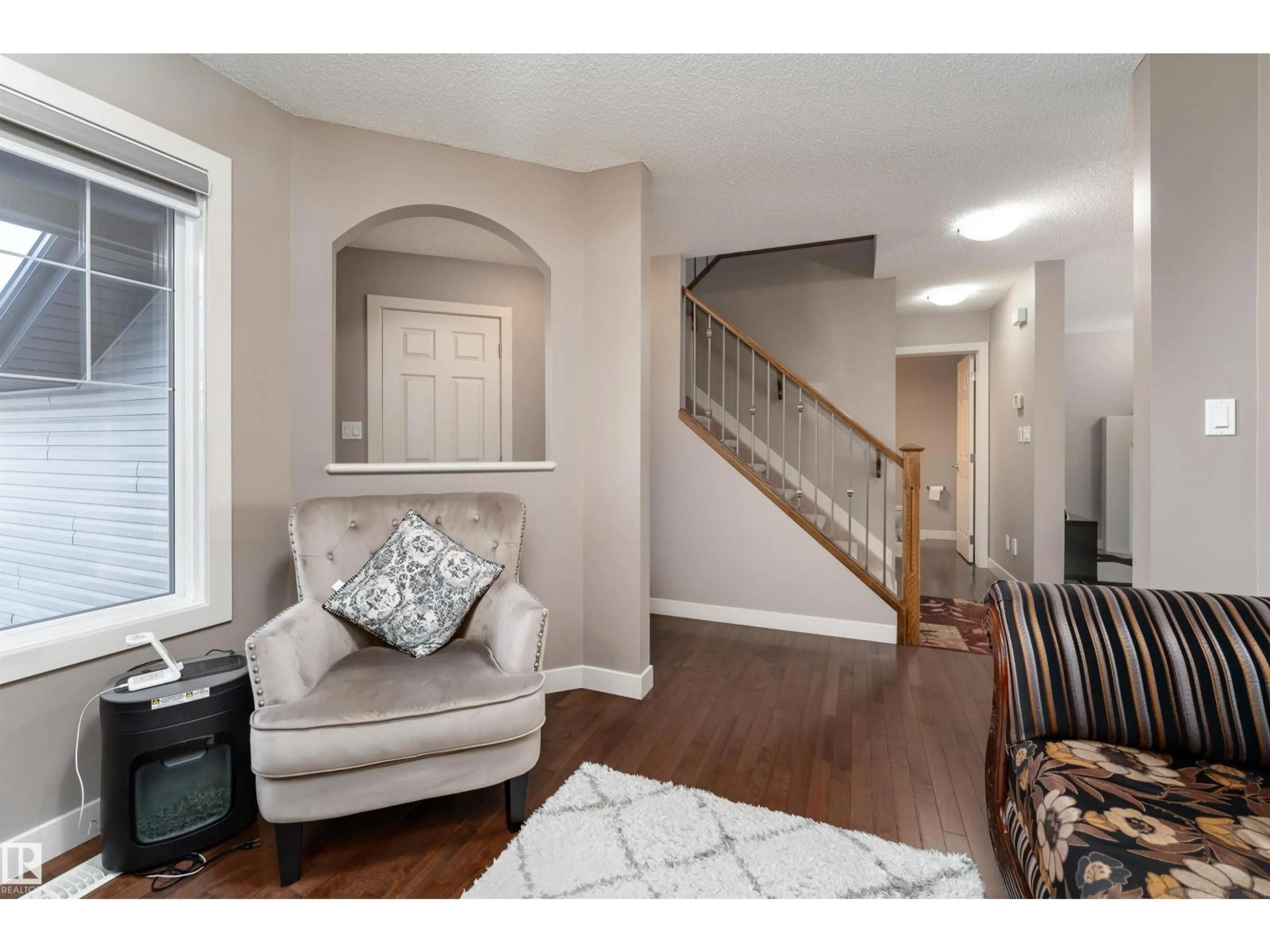 Indoor entryway for SW - 6811 19 AV, Edmonton Alberta T6X0L8