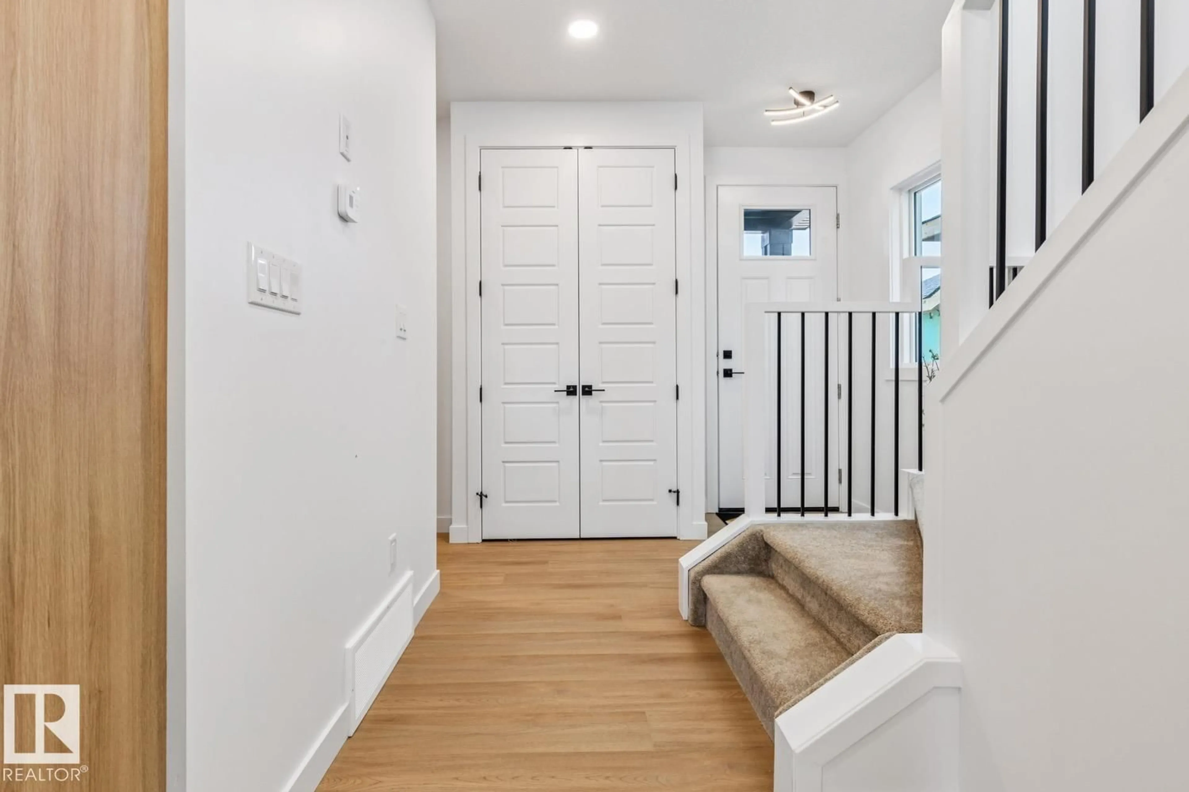 Indoor entryway for 39 CALEDON CR, Spruce Grove Alberta T7X0Y8