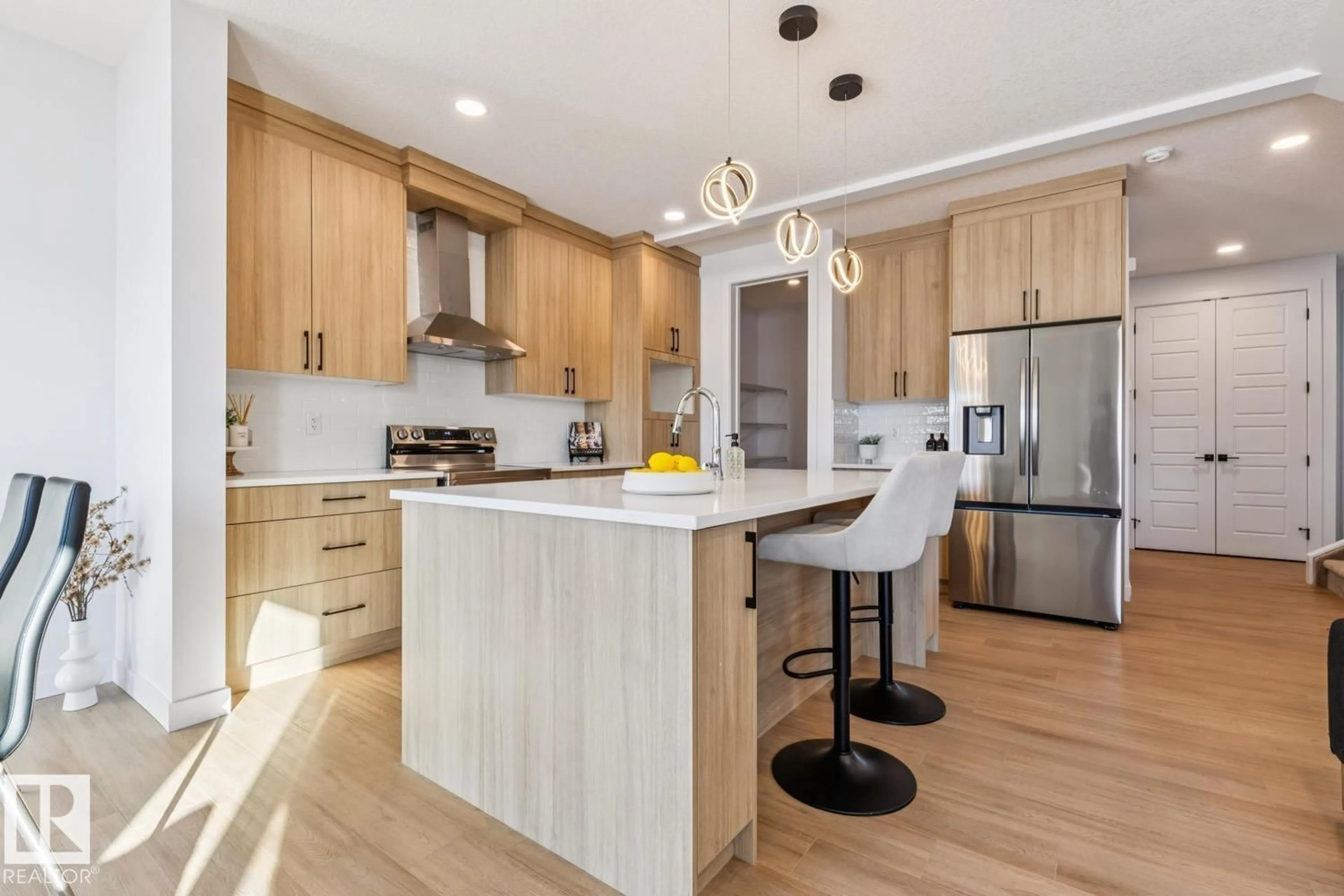 Contemporary kitchen, wood/laminate floor for 39 CALEDON CR, Spruce Grove Alberta T7X0Y8