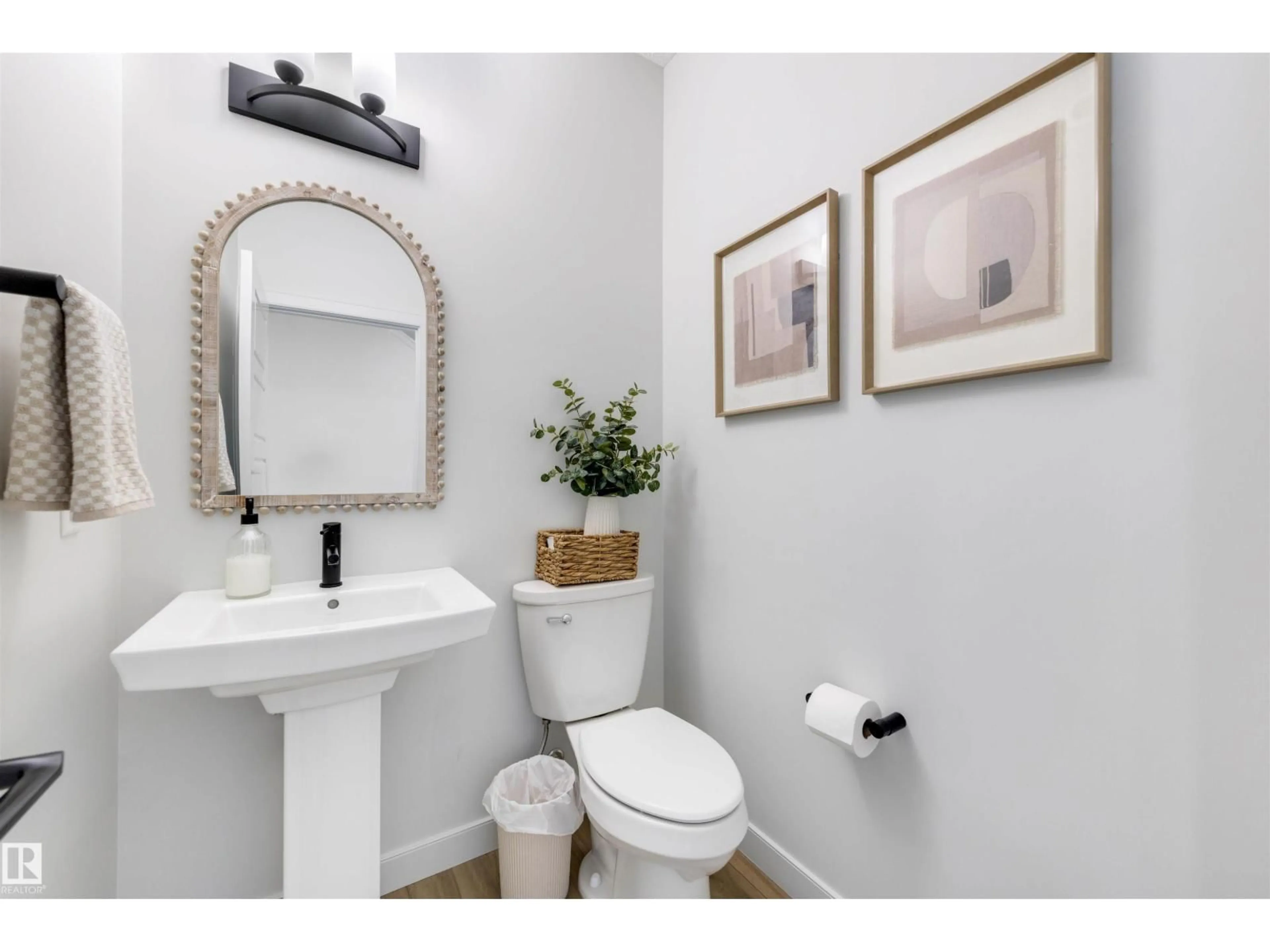Standard bathroom, ceramic/tile floor for SW - 11987 34 AV, Edmonton Alberta T6W4Y2