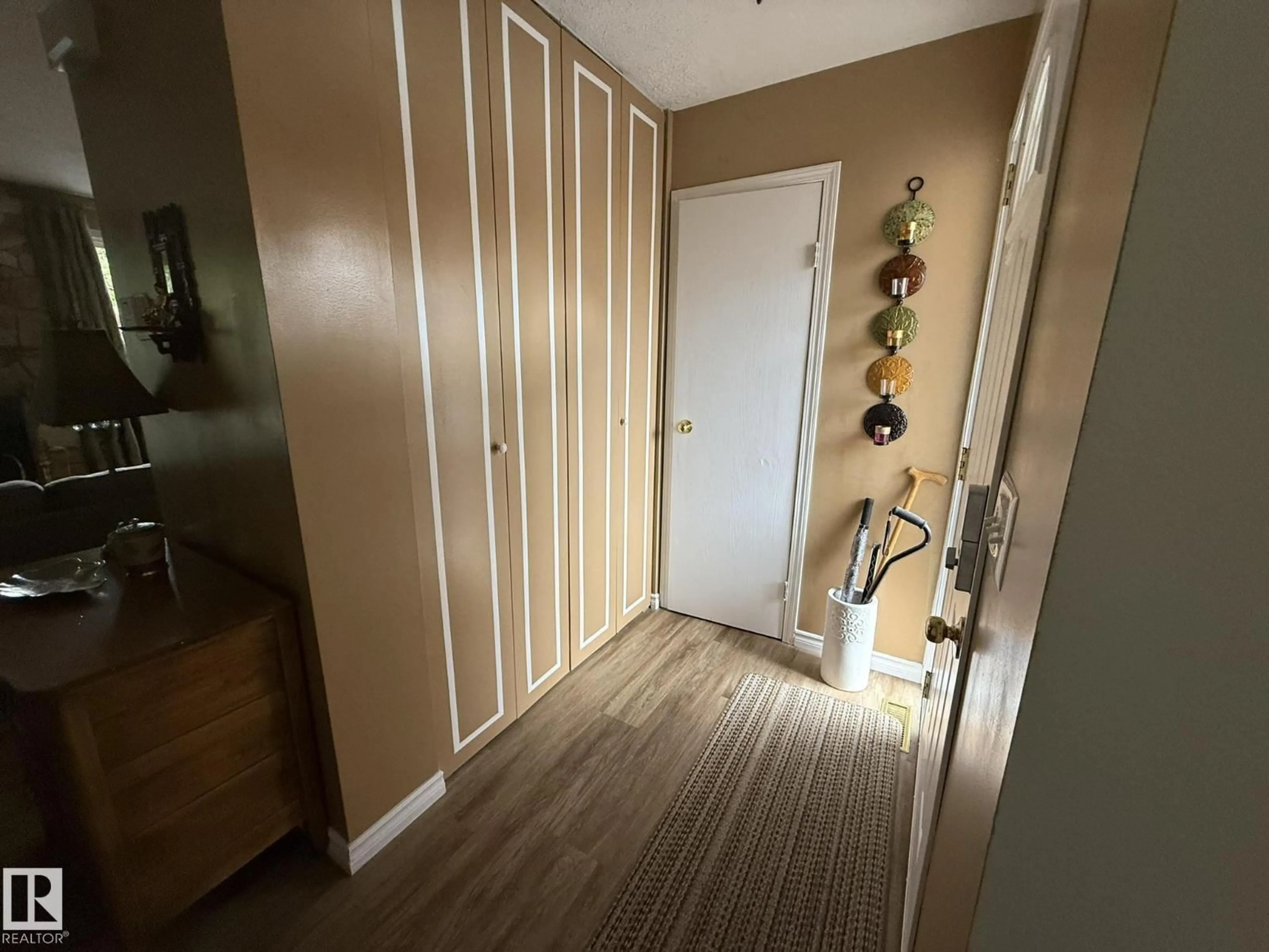 Unknown for 18525 66 AV, Edmonton Alberta T5T2M3