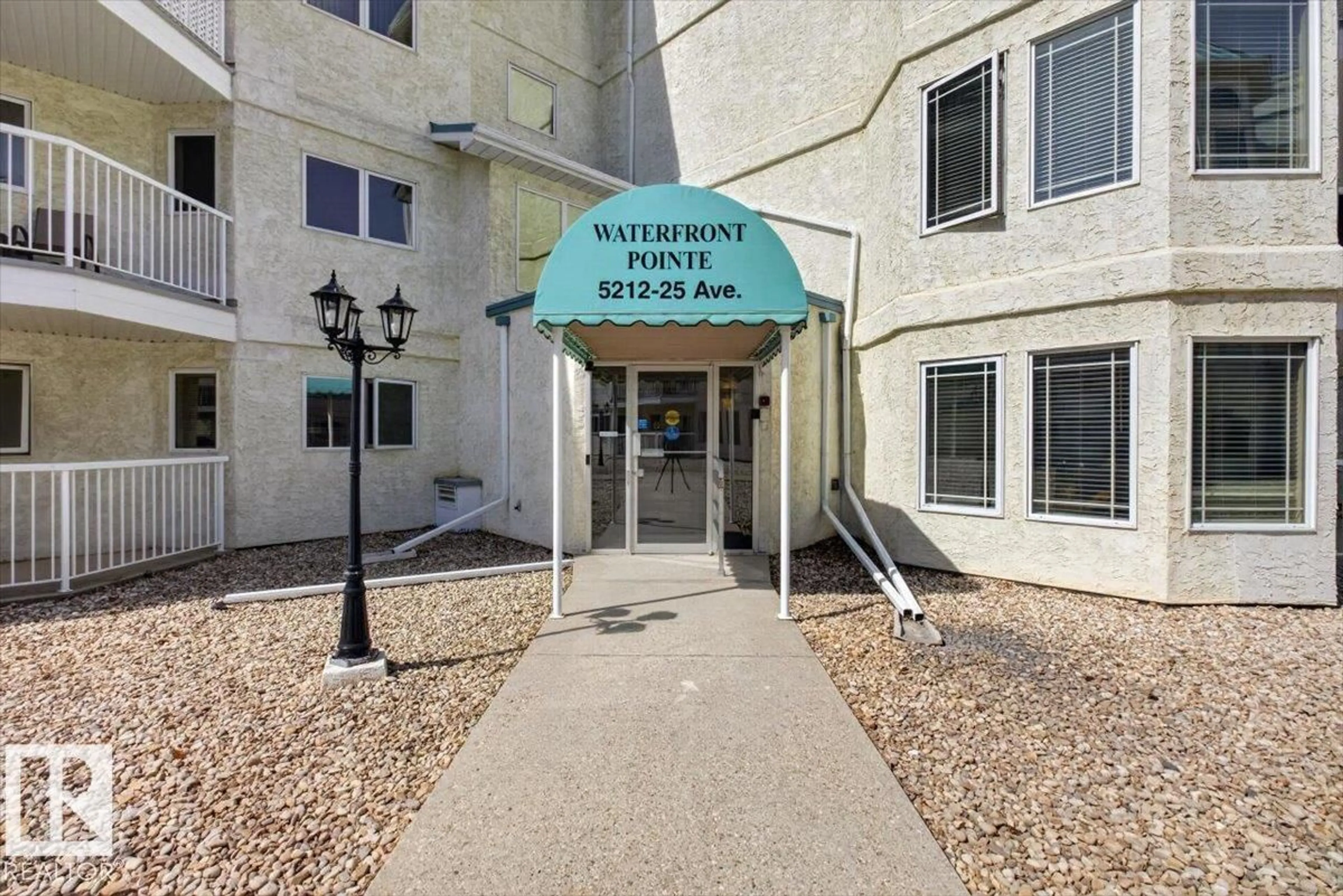 Indoor foyer for #105 - 5212 25 AV, Edmonton Alberta T6L6R7