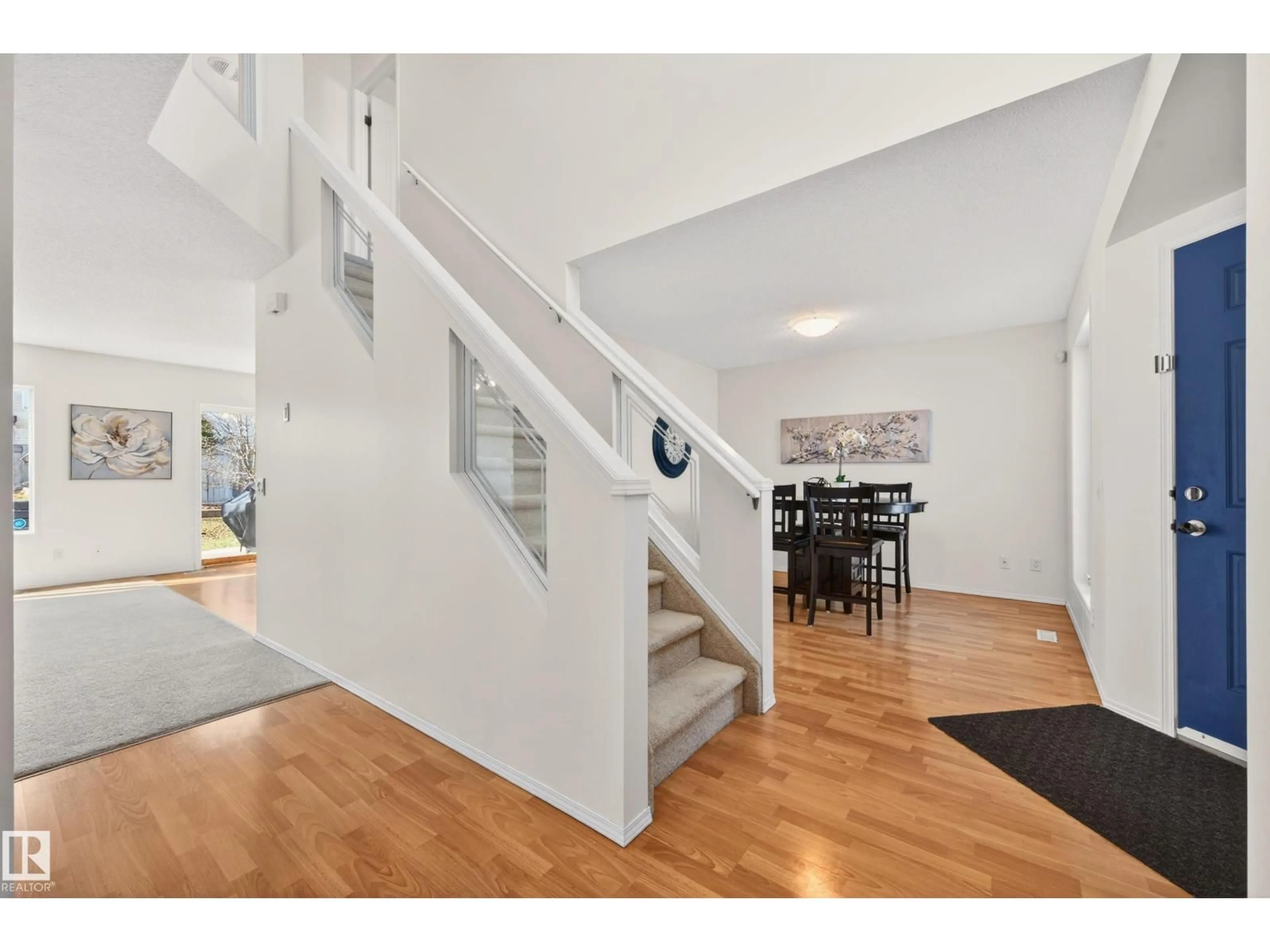 Indoor foyer for 19019 49 AV, Edmonton Alberta T6M2T9