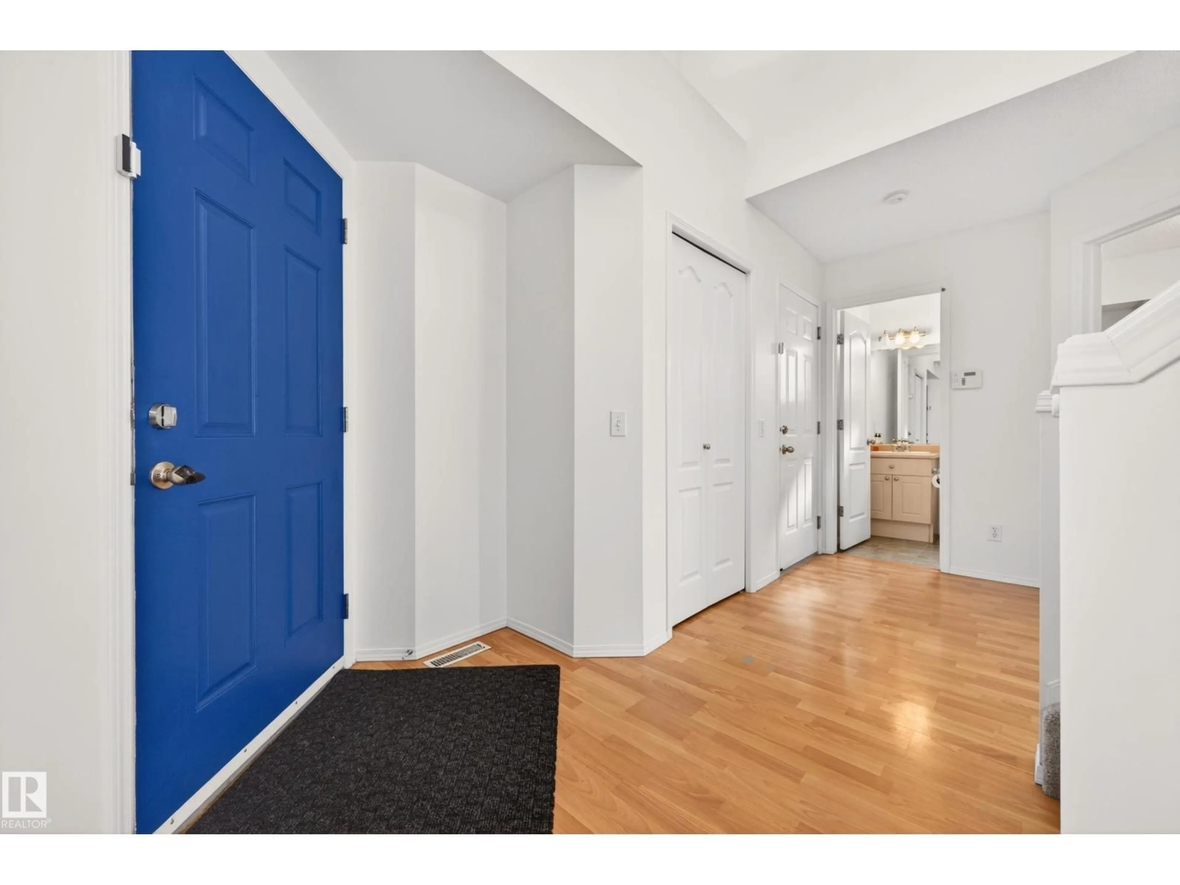 Indoor entryway for 19019 49 AV, Edmonton Alberta T6M2T9