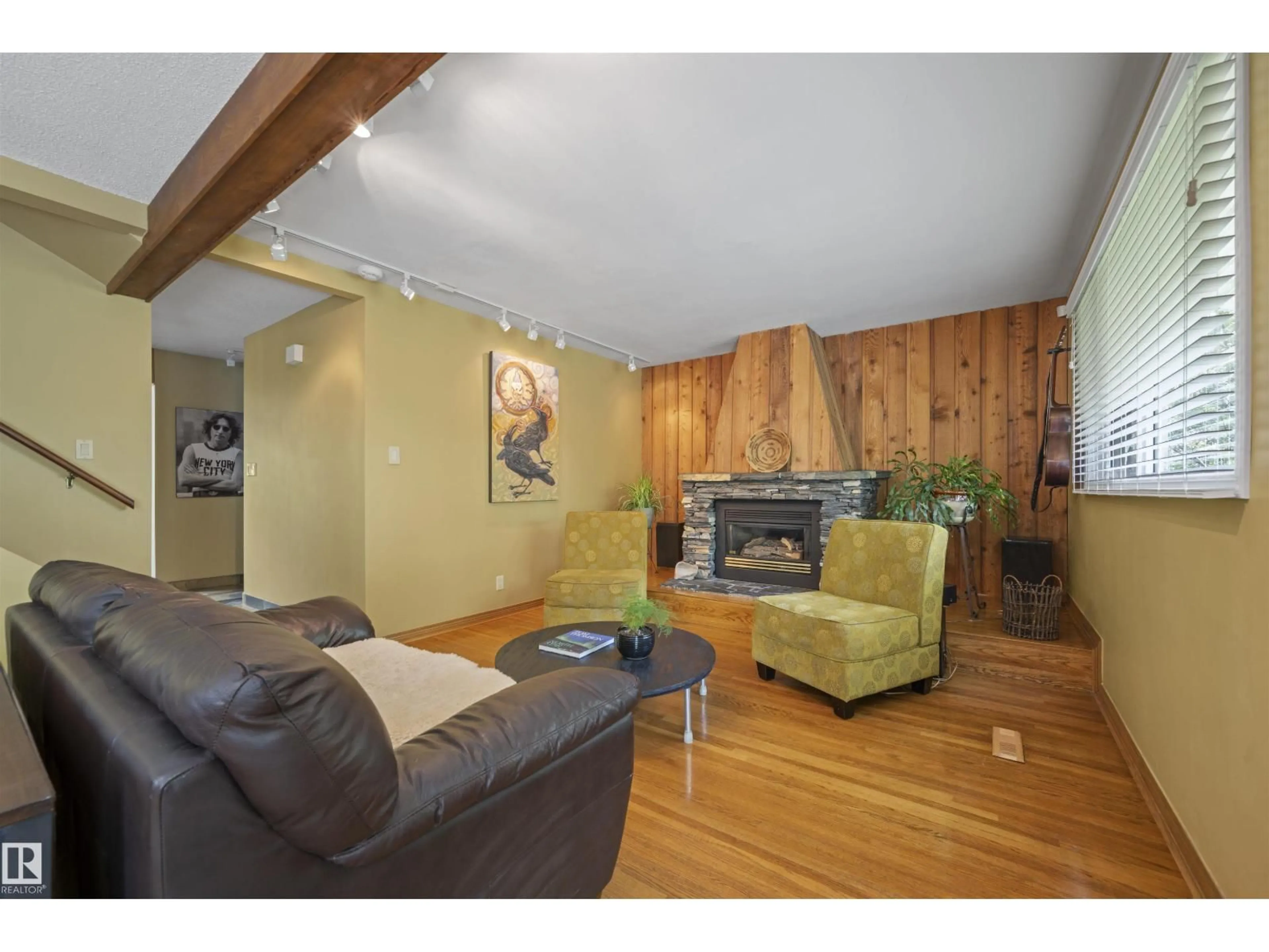 Living room with furniture, wood/laminate floor for 11622 76 AV, Edmonton Alberta T6G0K8