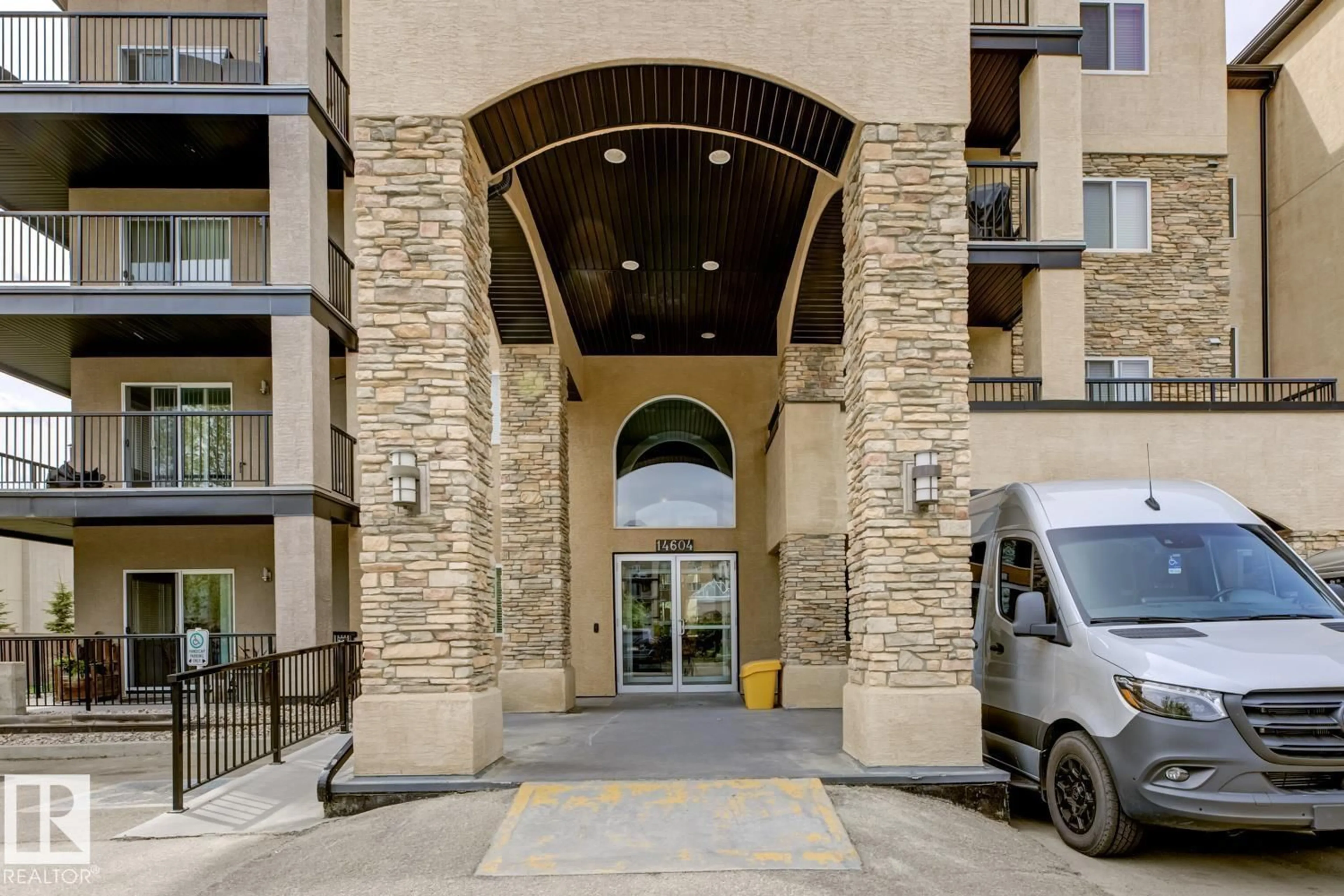 Indoor foyer for #111 - 14604 125 ST, Edmonton Alberta T5X0B4