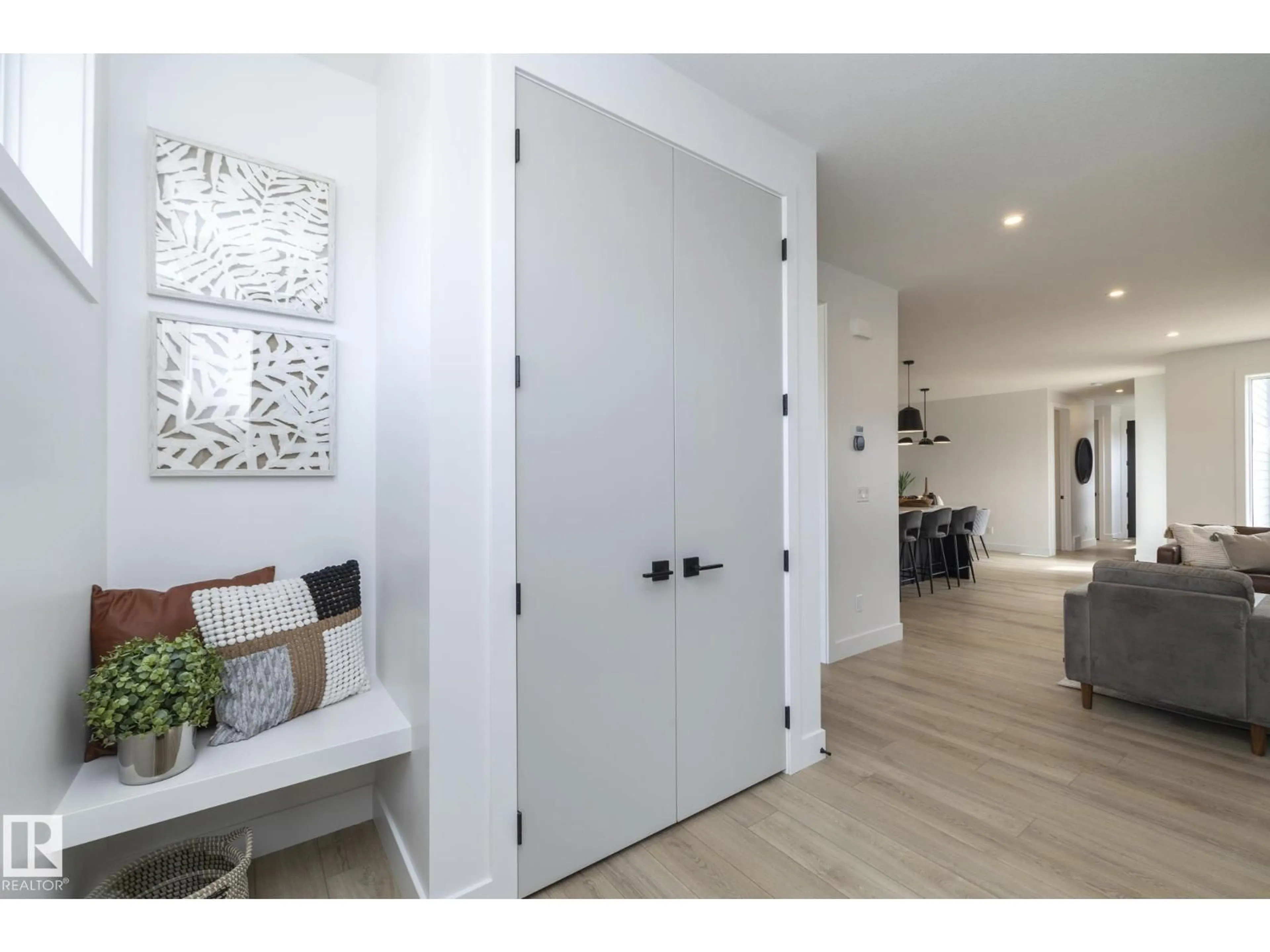 Indoor entryway for SW - 4541 KNIGHT WD, Edmonton Alberta T6W4B7