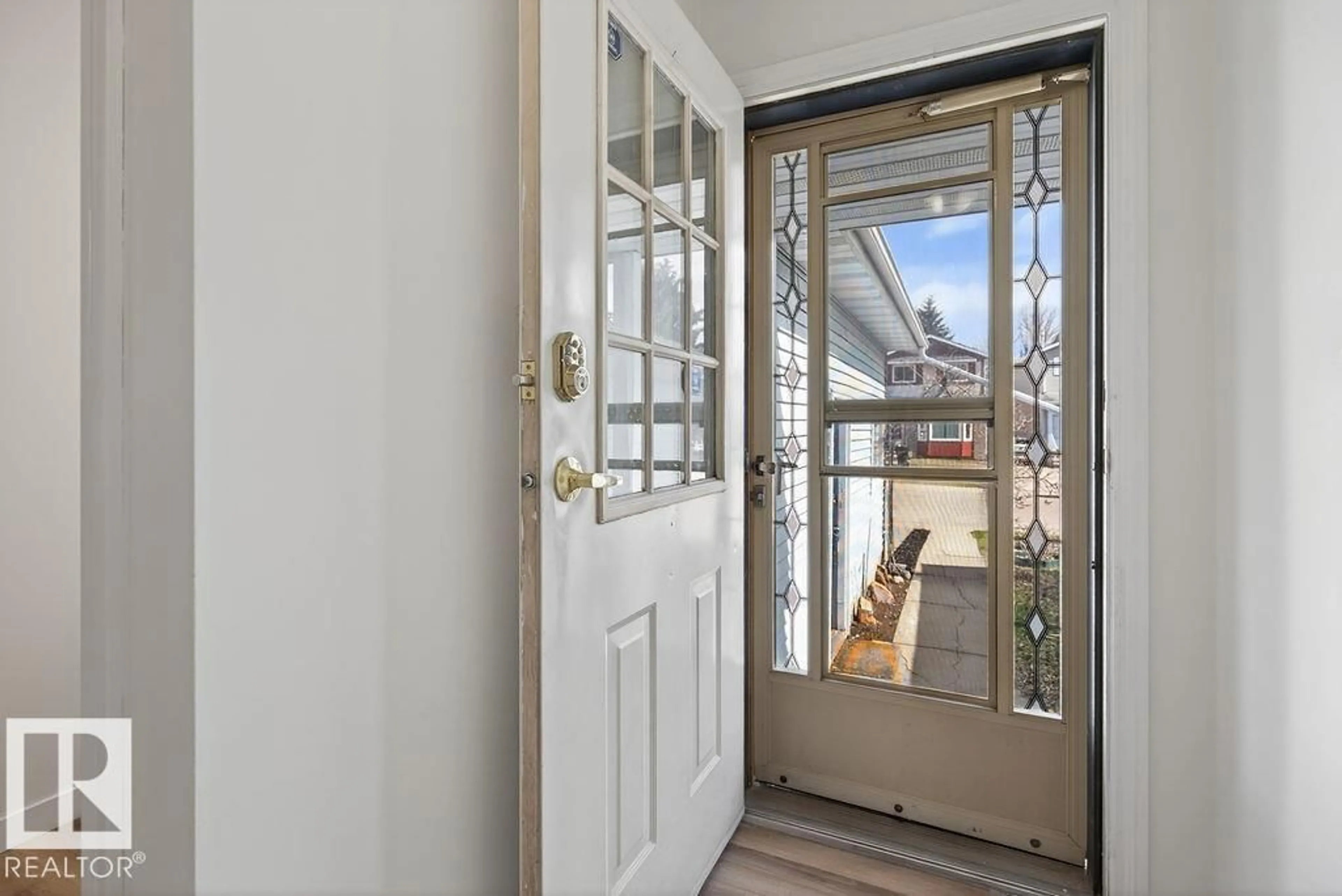 Indoor entryway for NW - 5510 186 ST, Edmonton Alberta T6M1Z9