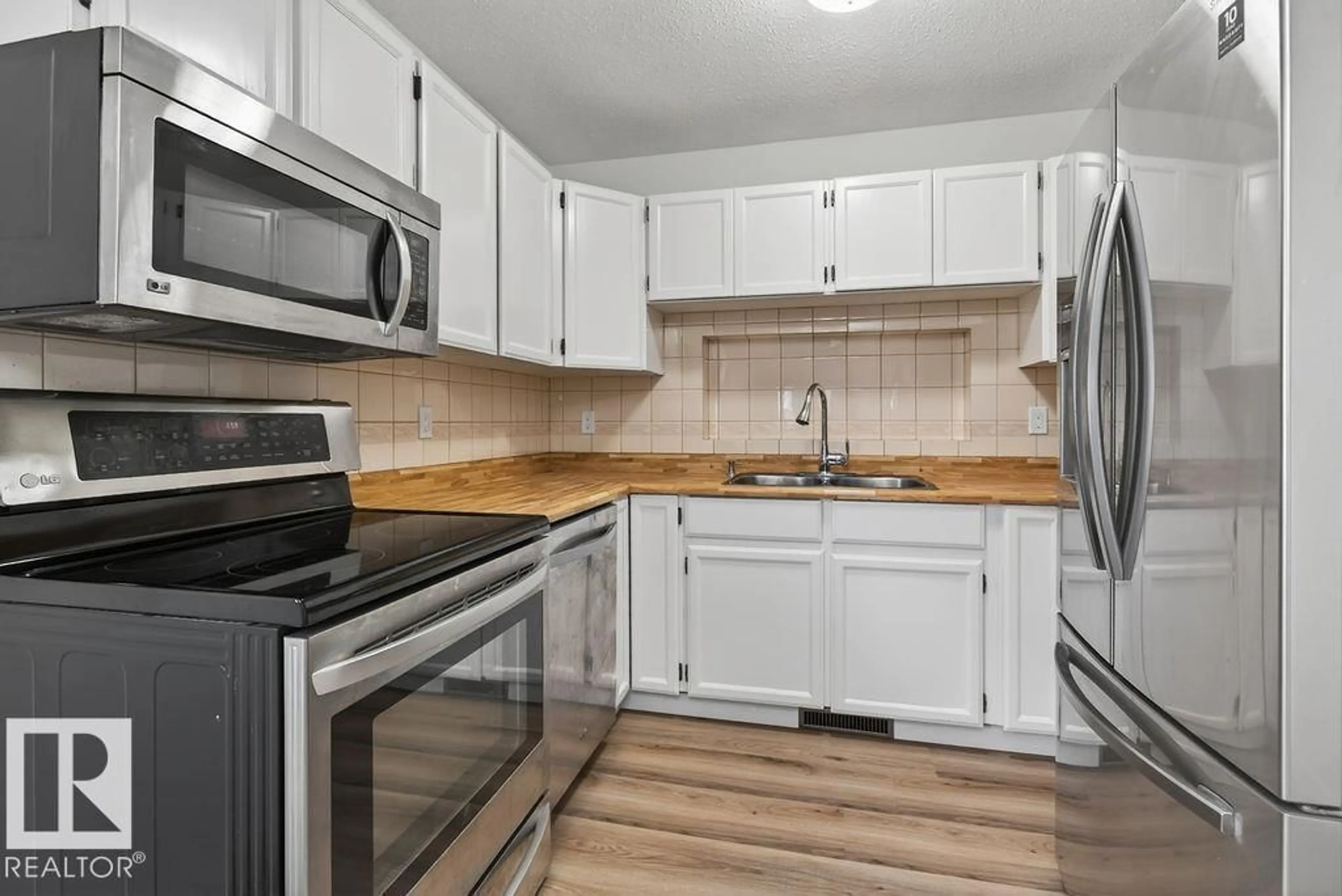Standard kitchen, unknown for NW - 5510 186 ST, Edmonton Alberta T6M1Z9