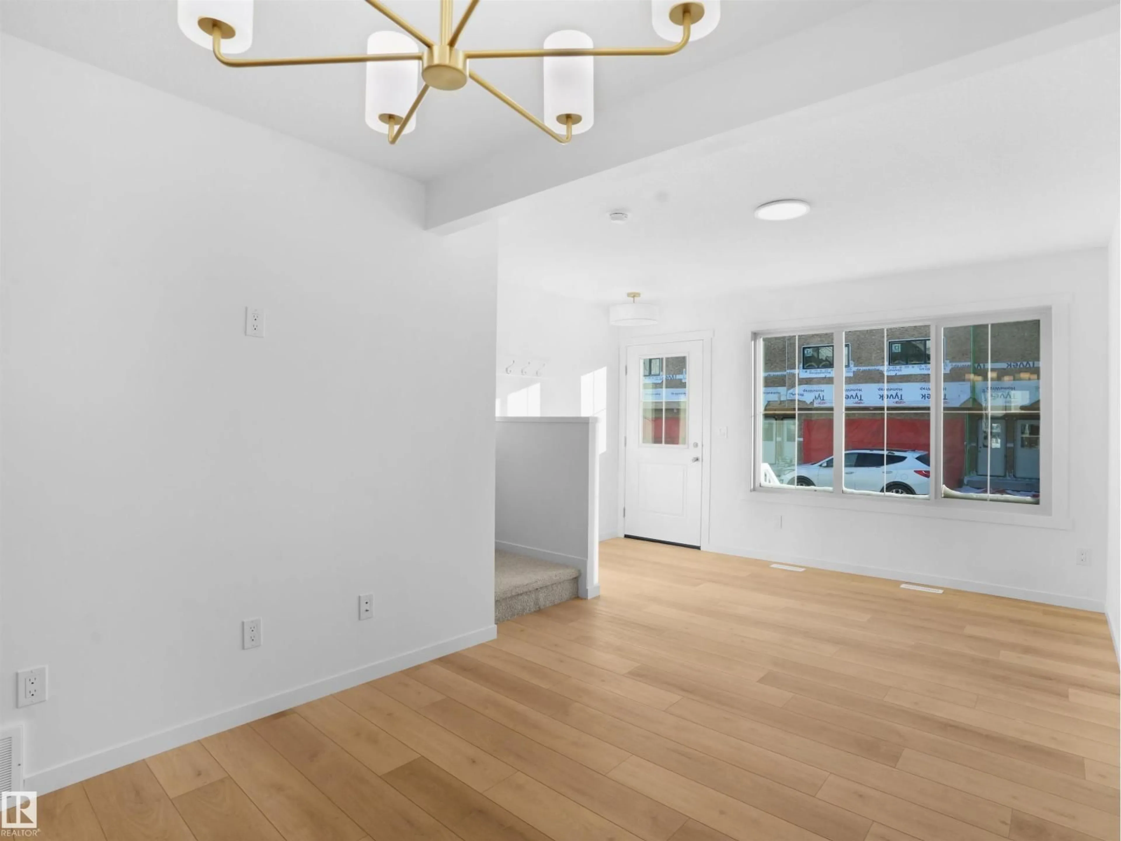 Indoor entryway for 1324 9 ST, Edmonton Alberta T6T2V2