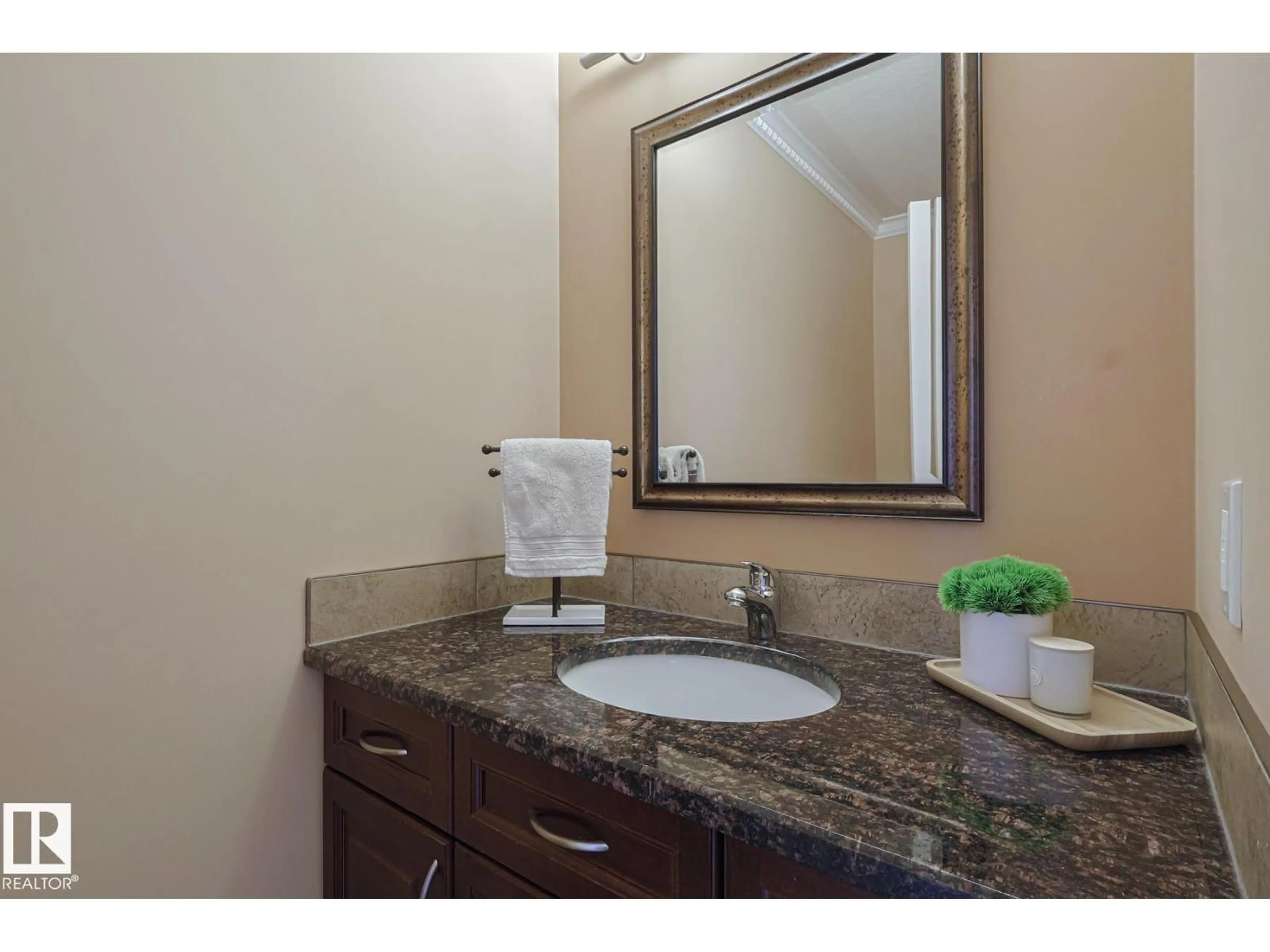 Standard bathroom, ceramic/tile floor for NW - 10731 150 ST, Edmonton Alberta T5P1R4