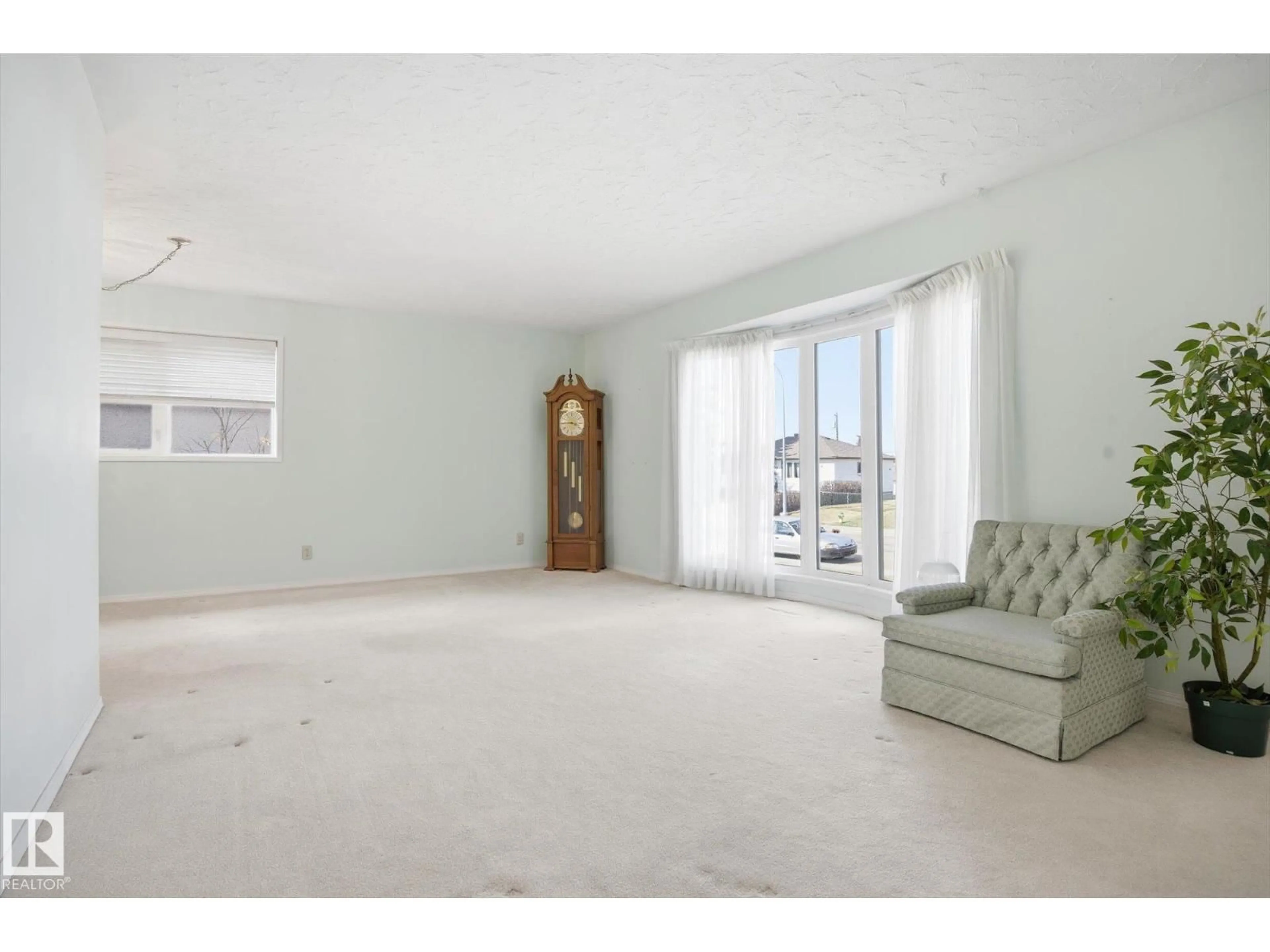 A pic of a room for 10667 65 ST, Edmonton Alberta T6A2N9