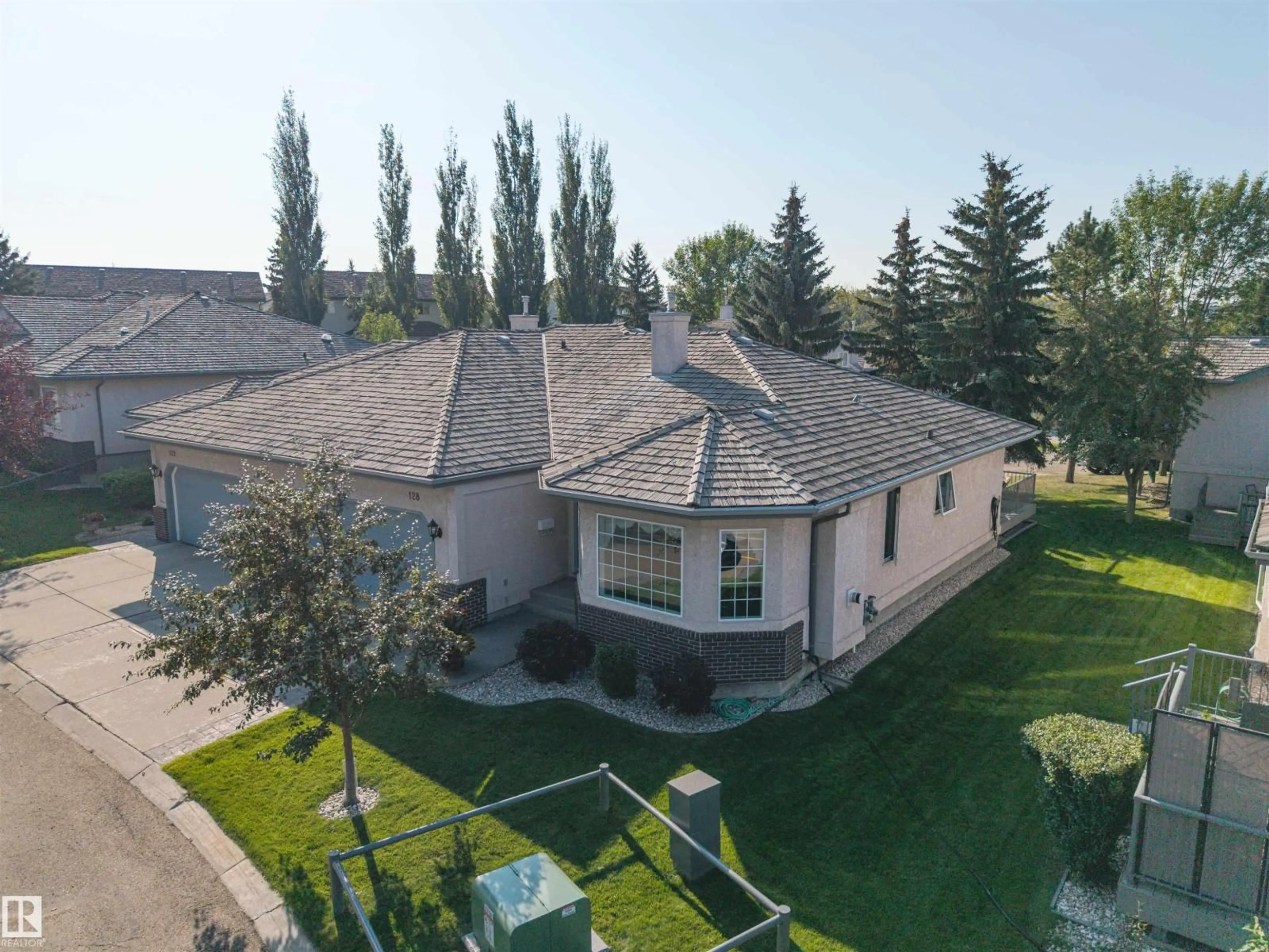 A pic from outside/outdoor area/front of a property/back of a property/a pic from drone, unknown for 128 BLACKBURN EAST DR, Edmonton Alberta T6W1B9