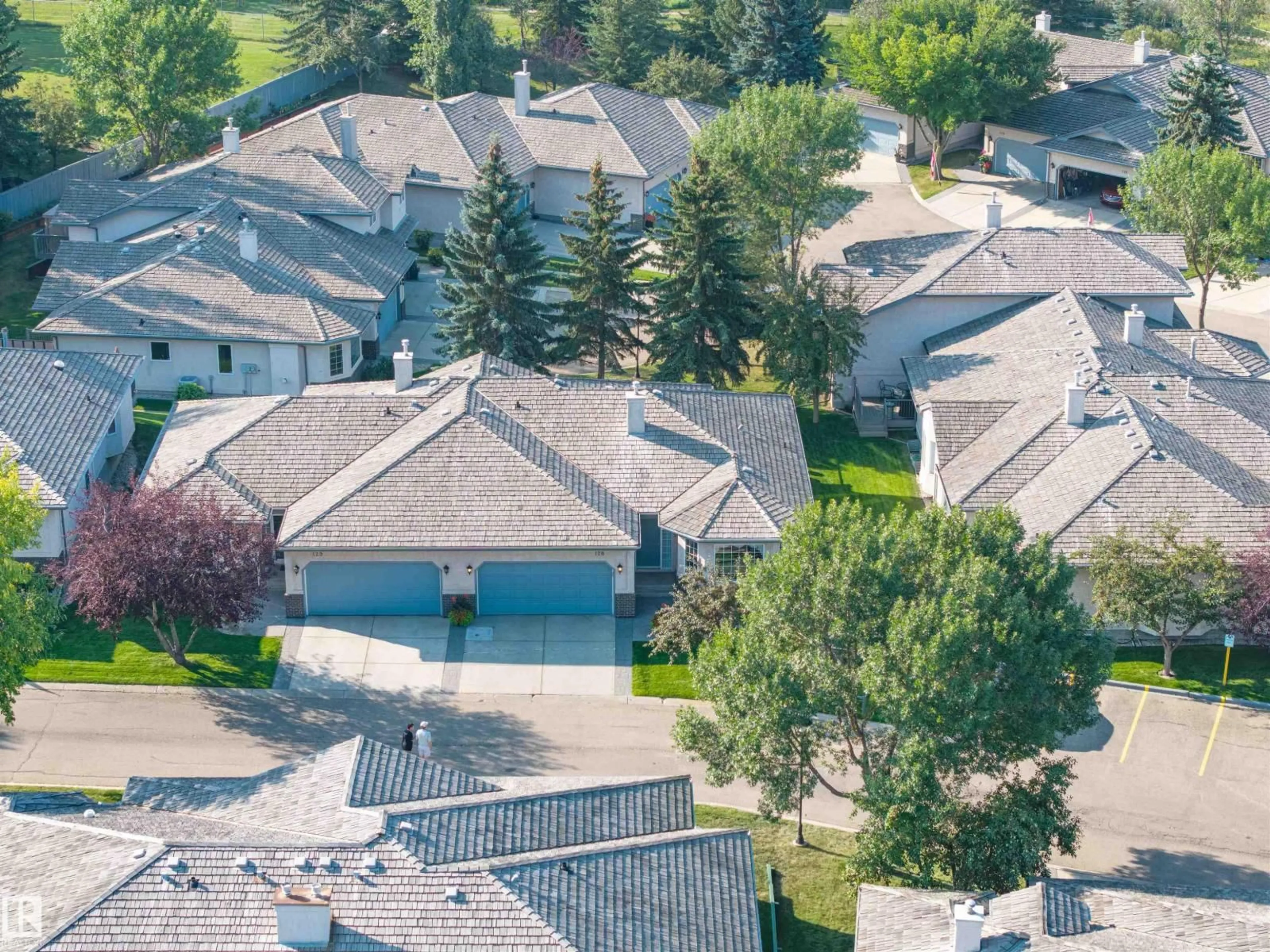 A pic from outside/outdoor area/front of a property/back of a property/a pic from drone, street for 128 BLACKBURN EAST DR, Edmonton Alberta T6W1B9