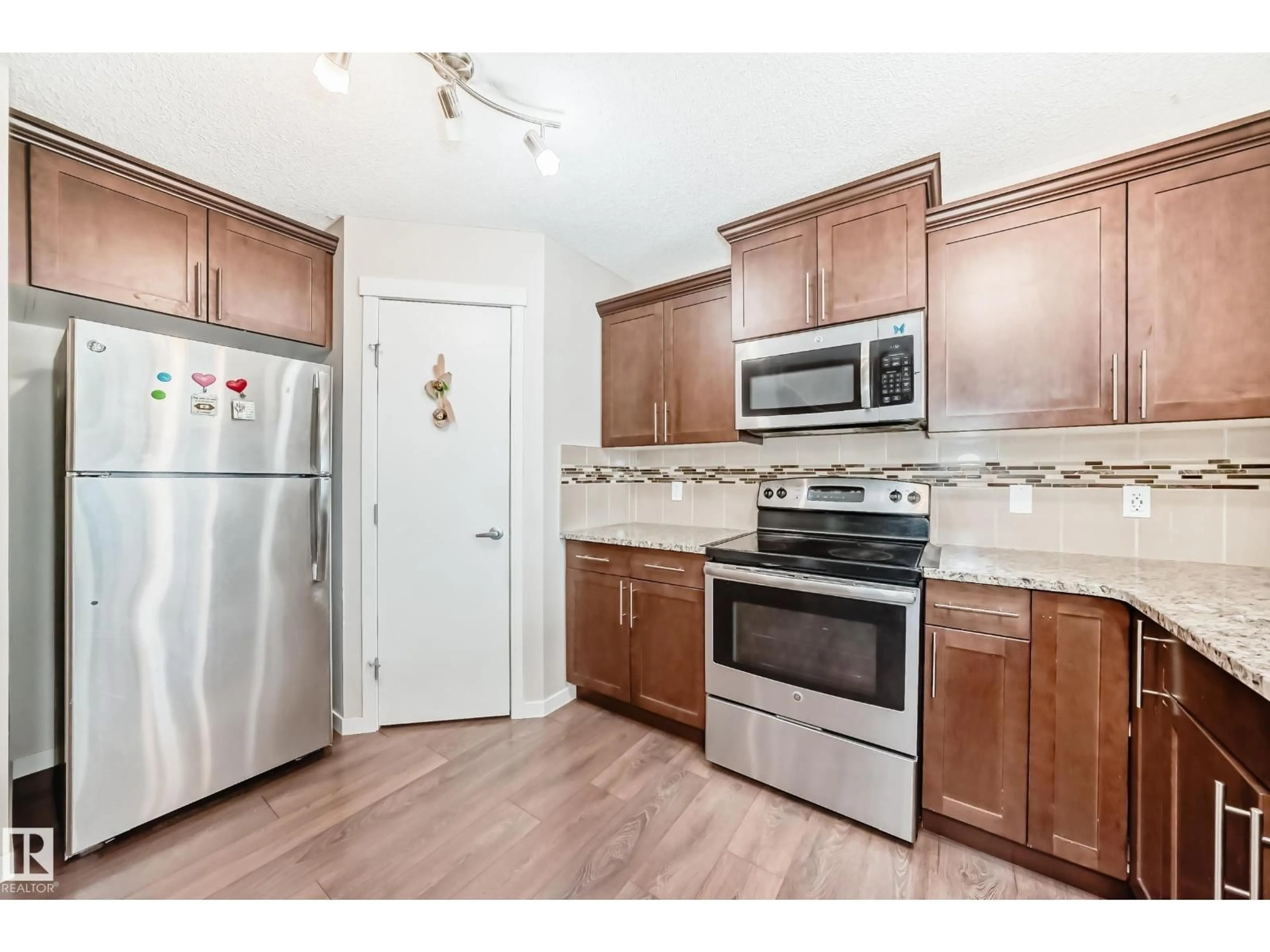 Standard kitchen, unknown for NW - 17304 73 ST, Edmonton Alberta T5Z0L3