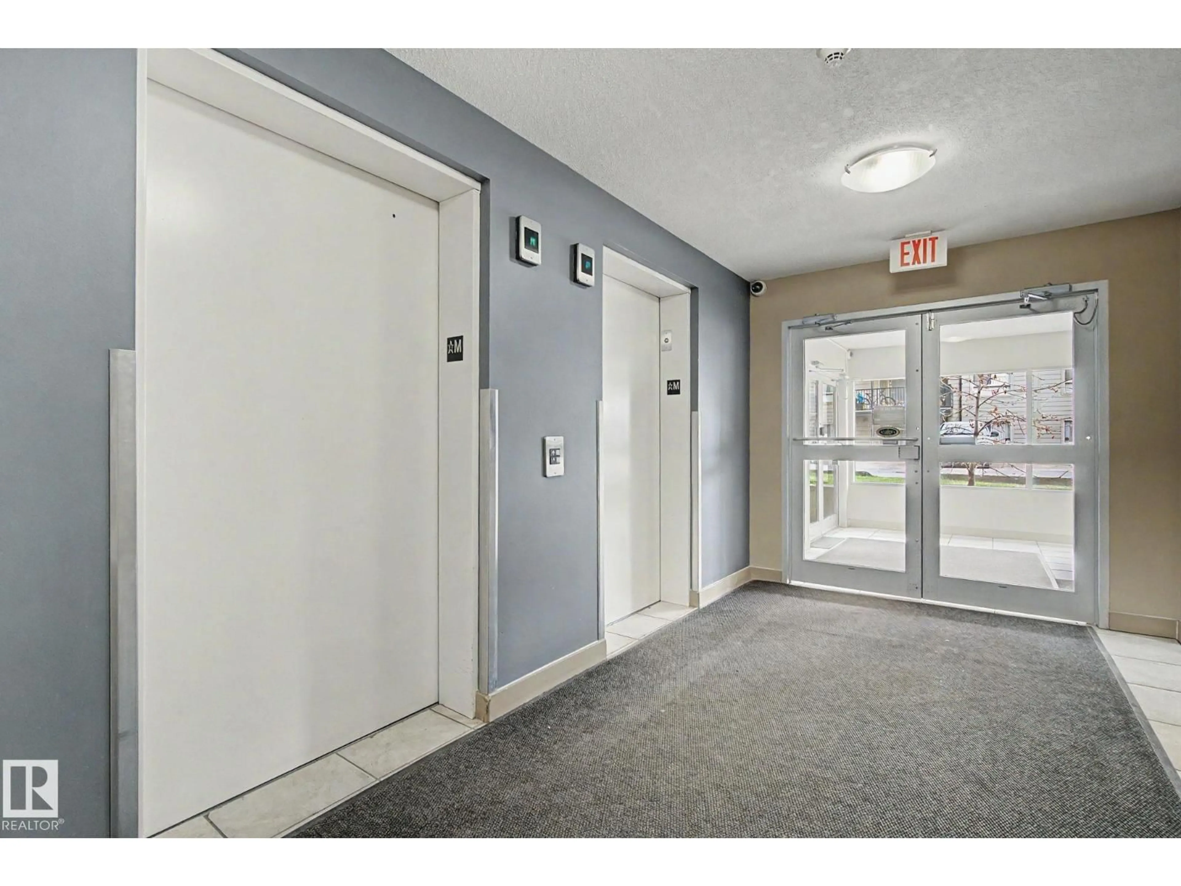 Indoor foyer for 214 - 17011 67 AV NW, Edmonton Alberta T5T6Y6