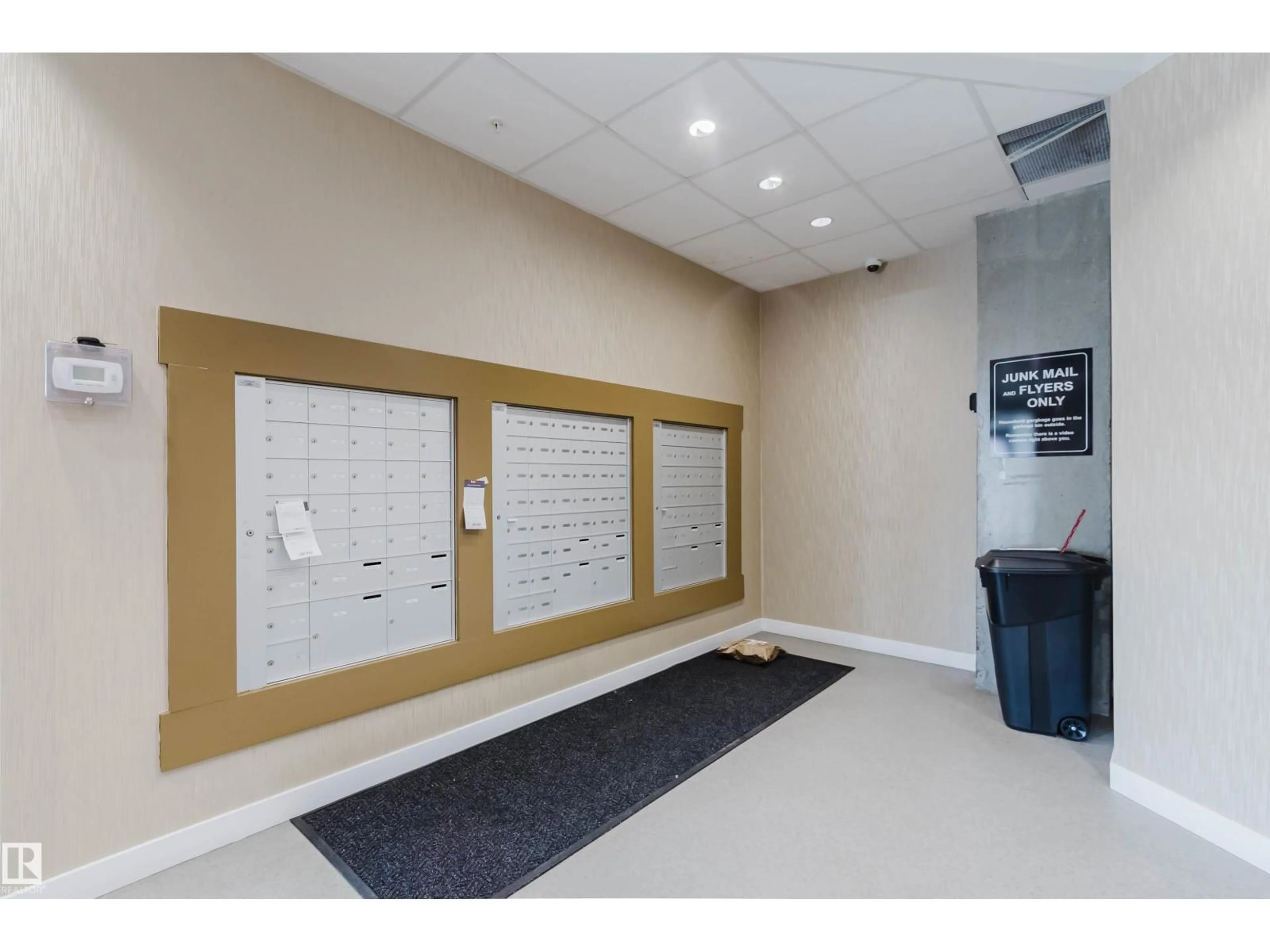 Indoor foyer for 316 - 1316 WINDERMERE WY, Edmonton Alberta T6W2J3
