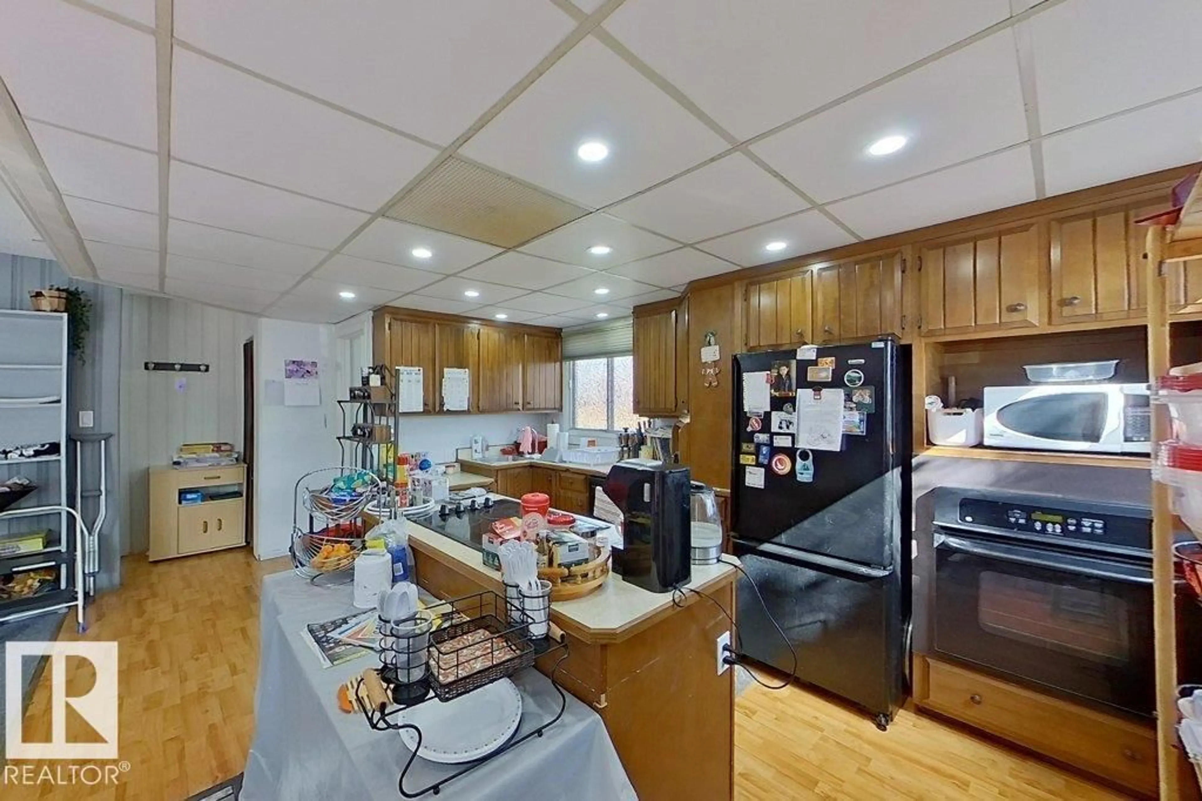 Standard kitchen, unknown for 11406 32 ST, Edmonton Alberta T5W4R9