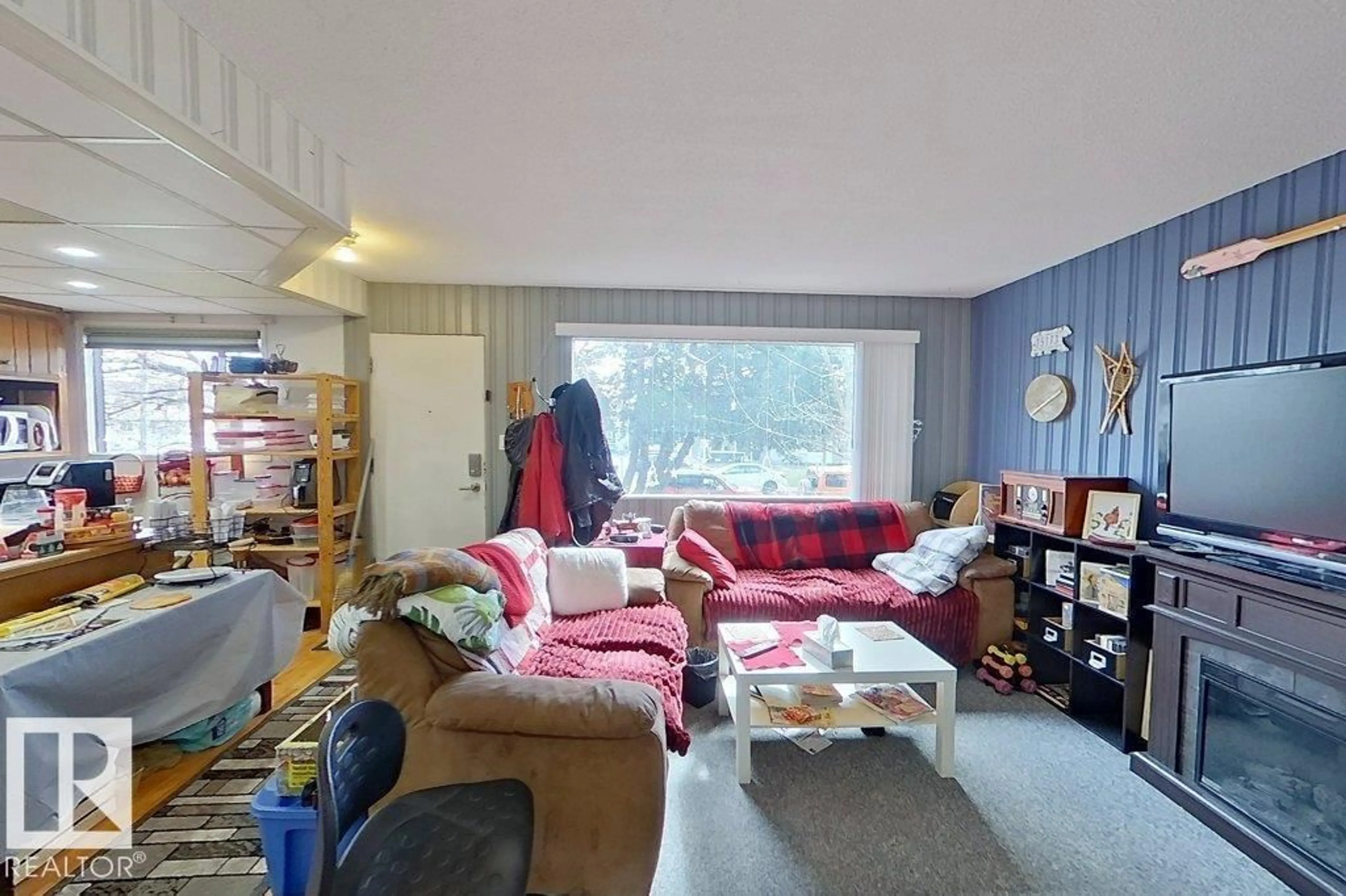 A pic of a room for 11406 32 ST, Edmonton Alberta T5W4R9