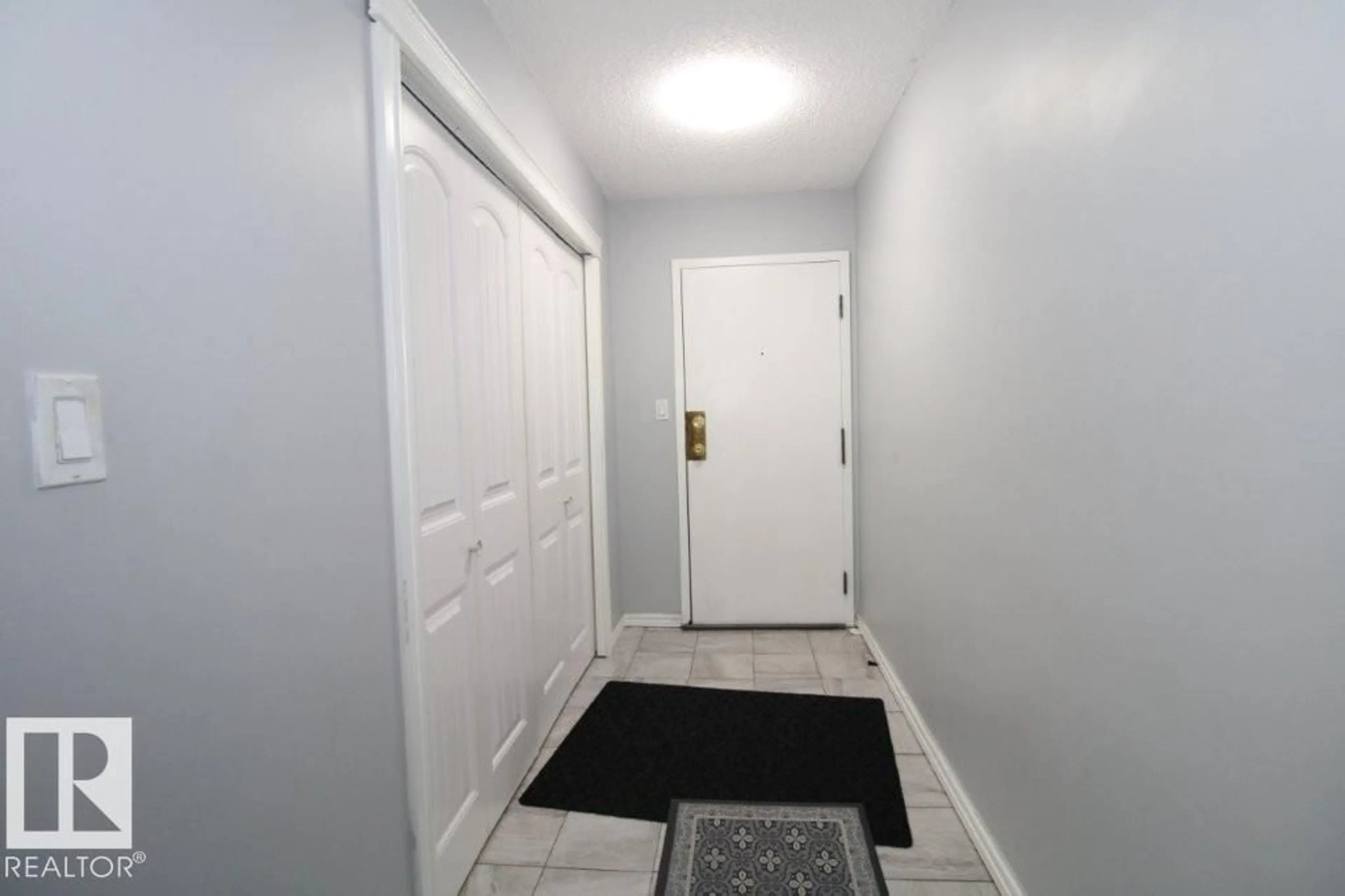 Indoor entryway for #104 - 1620 48 ST, Edmonton Alberta T6L5P1