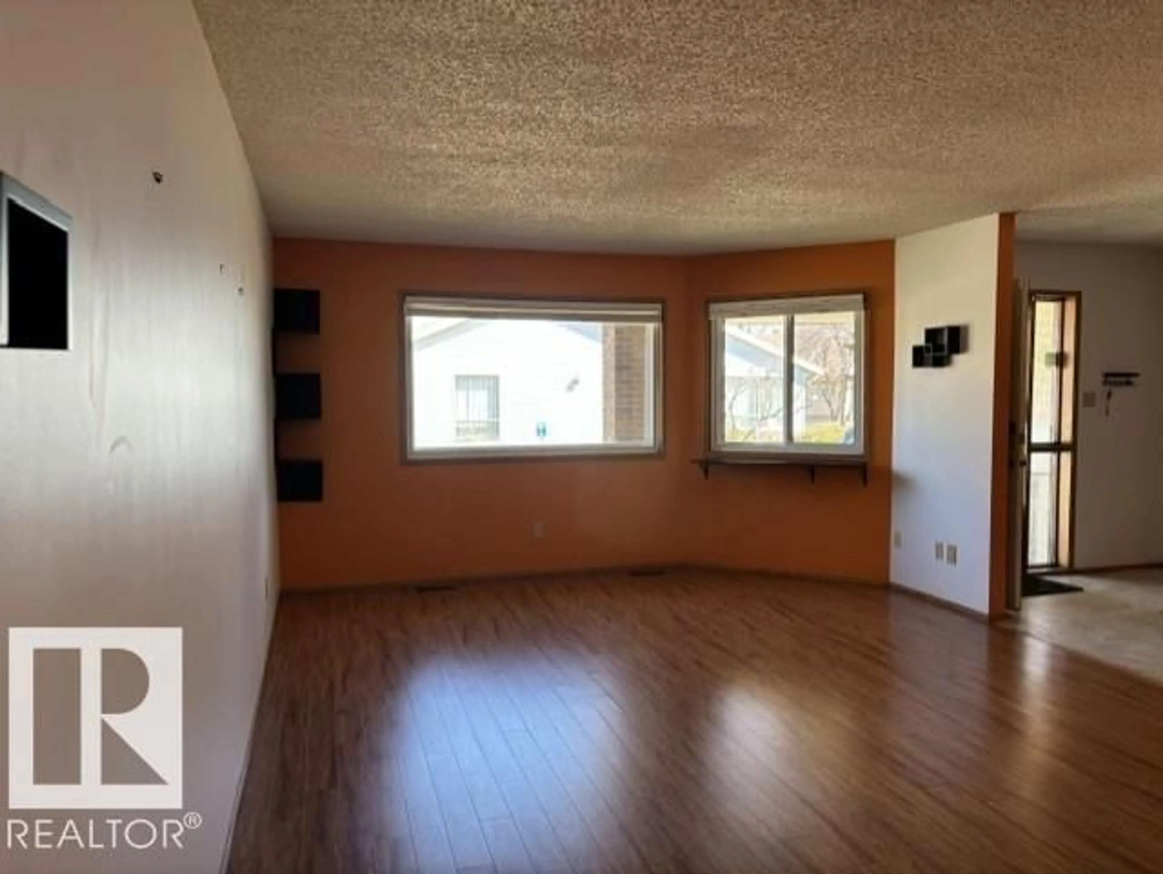 A pic of a room for 241 OEMING RD, Edmonton Alberta T6R1M1