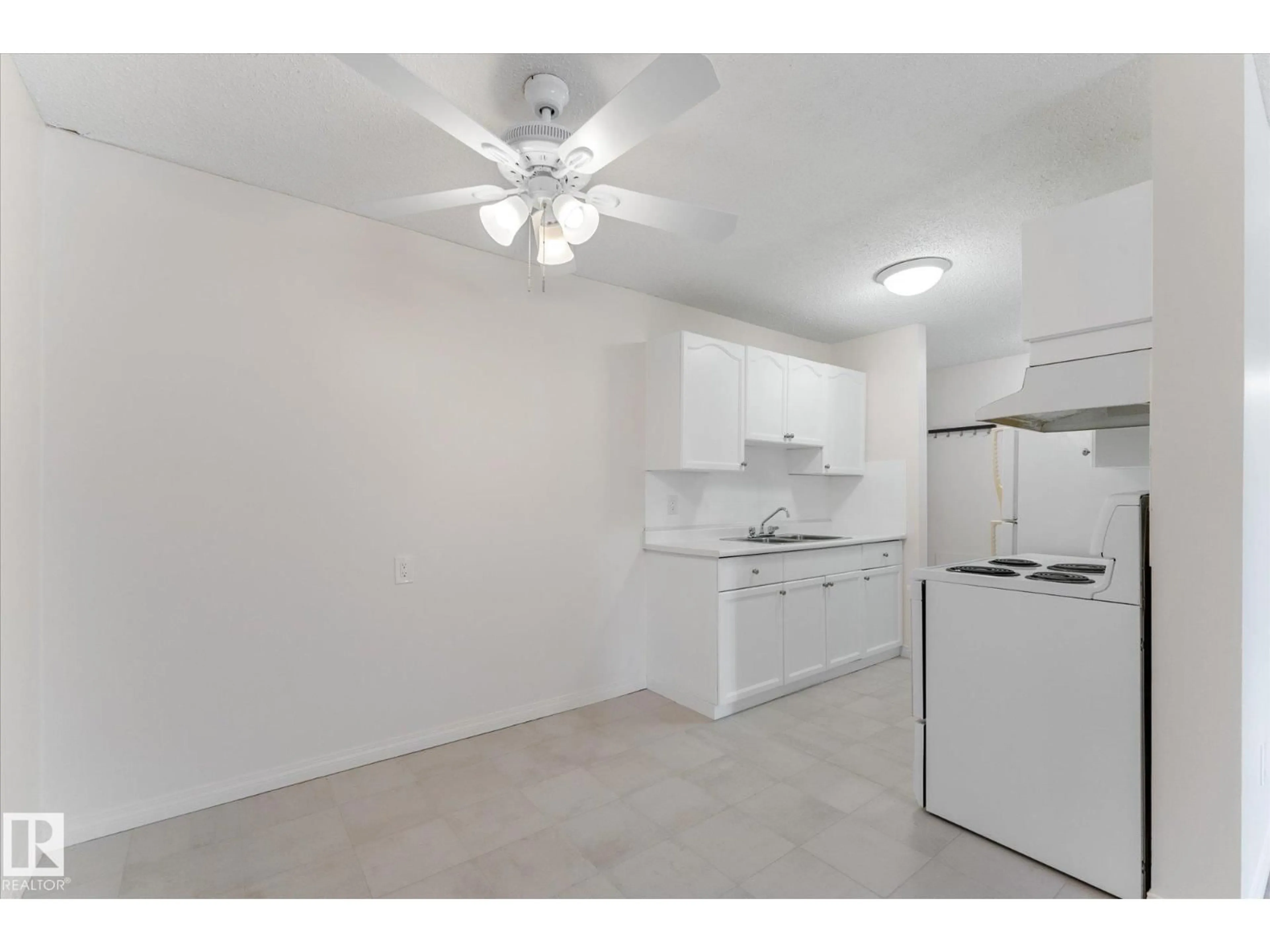 Standard kitchen, unknown for 102 10615 110 ST NW, Edmonton Alberta T5H3C7