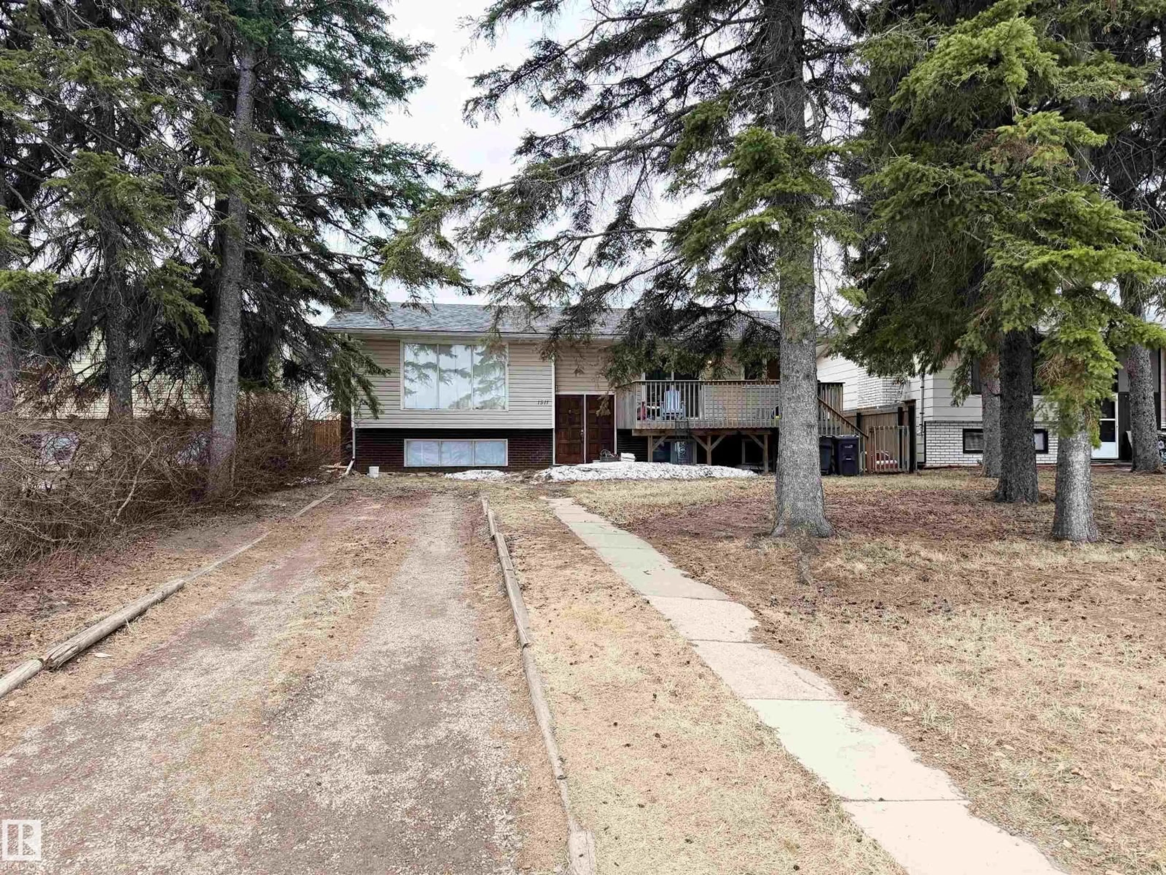 A pic from outside/outdoor area/front of a property/back of a property/a pic from drone, street for 1911 1 AV, Cold Lake Alberta T9M1E4