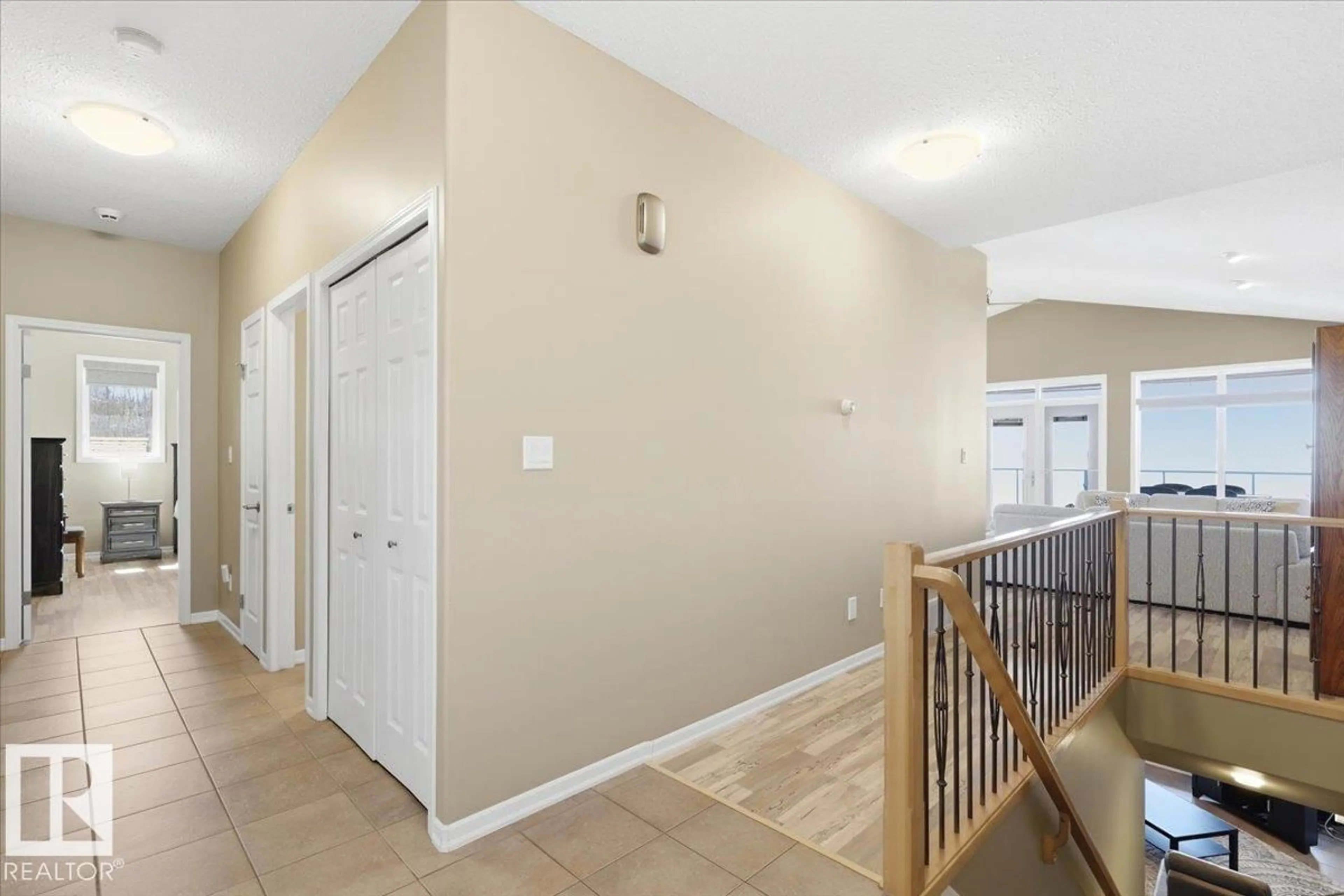 Indoor entryway for 72 BEACH AVE, Rural Leduc County Alberta T0C2C0