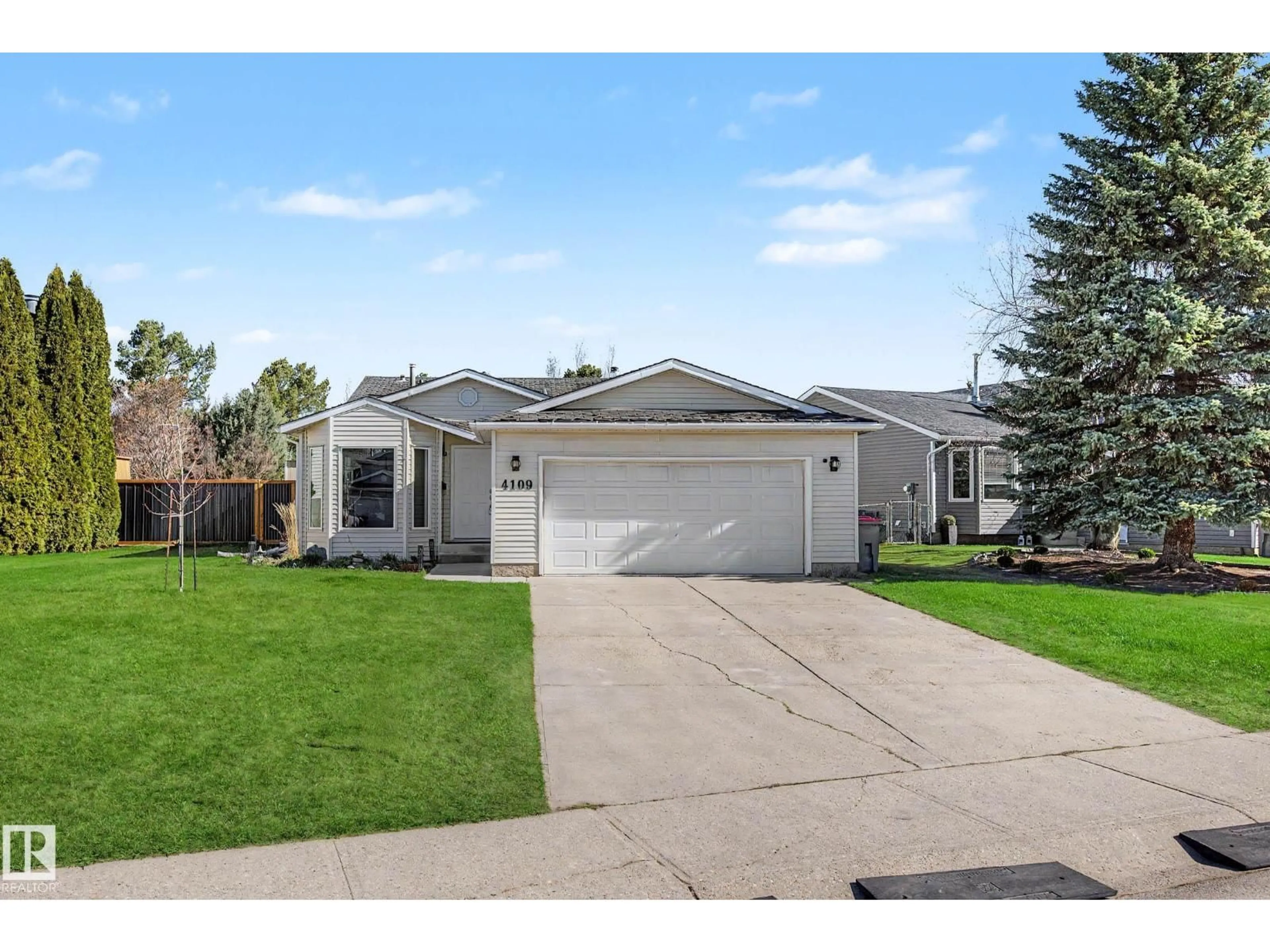 Home with vinyl exterior material, street for 4109 44 AV, Stony Plain Alberta T7Z1K3