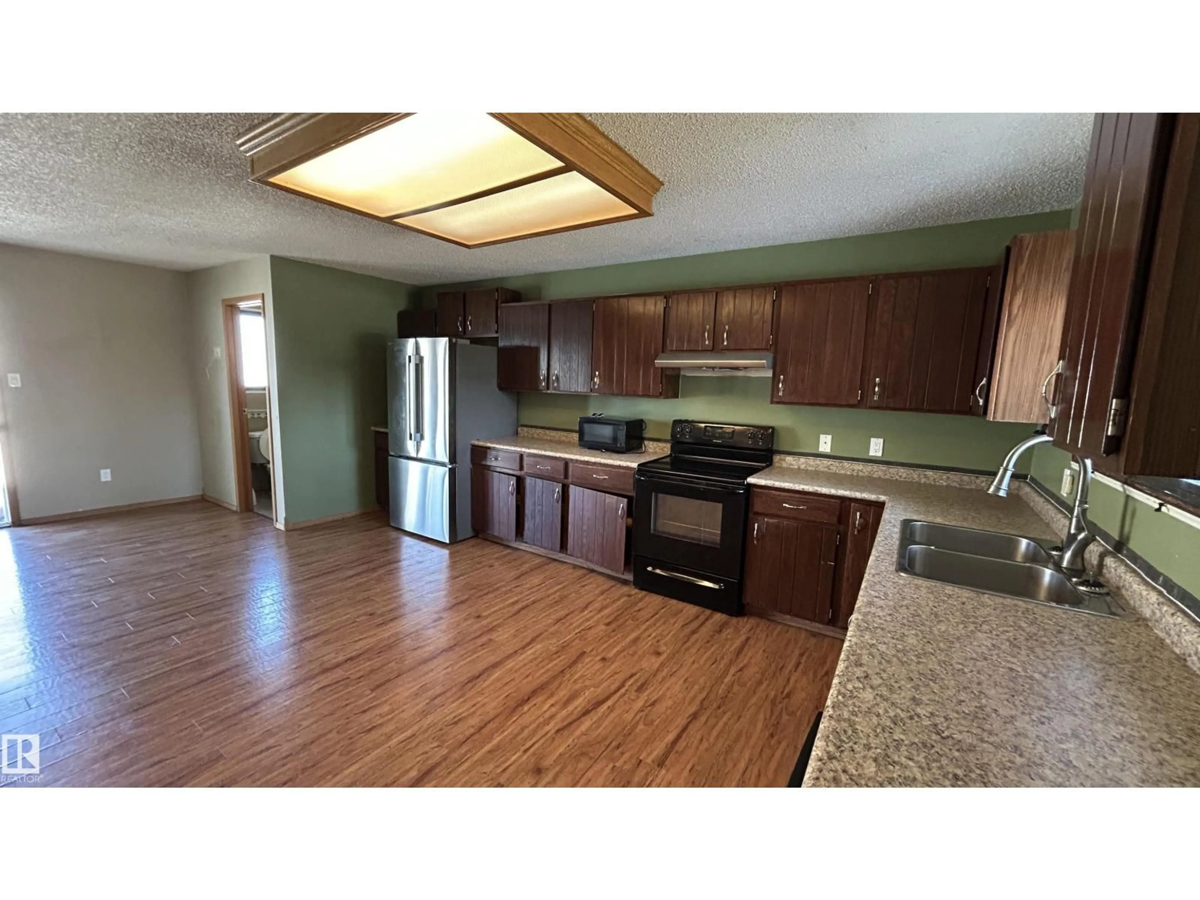 Standard kitchen, unknown for 4401 44 AV, Bonnyville Town Alberta T9N1X1