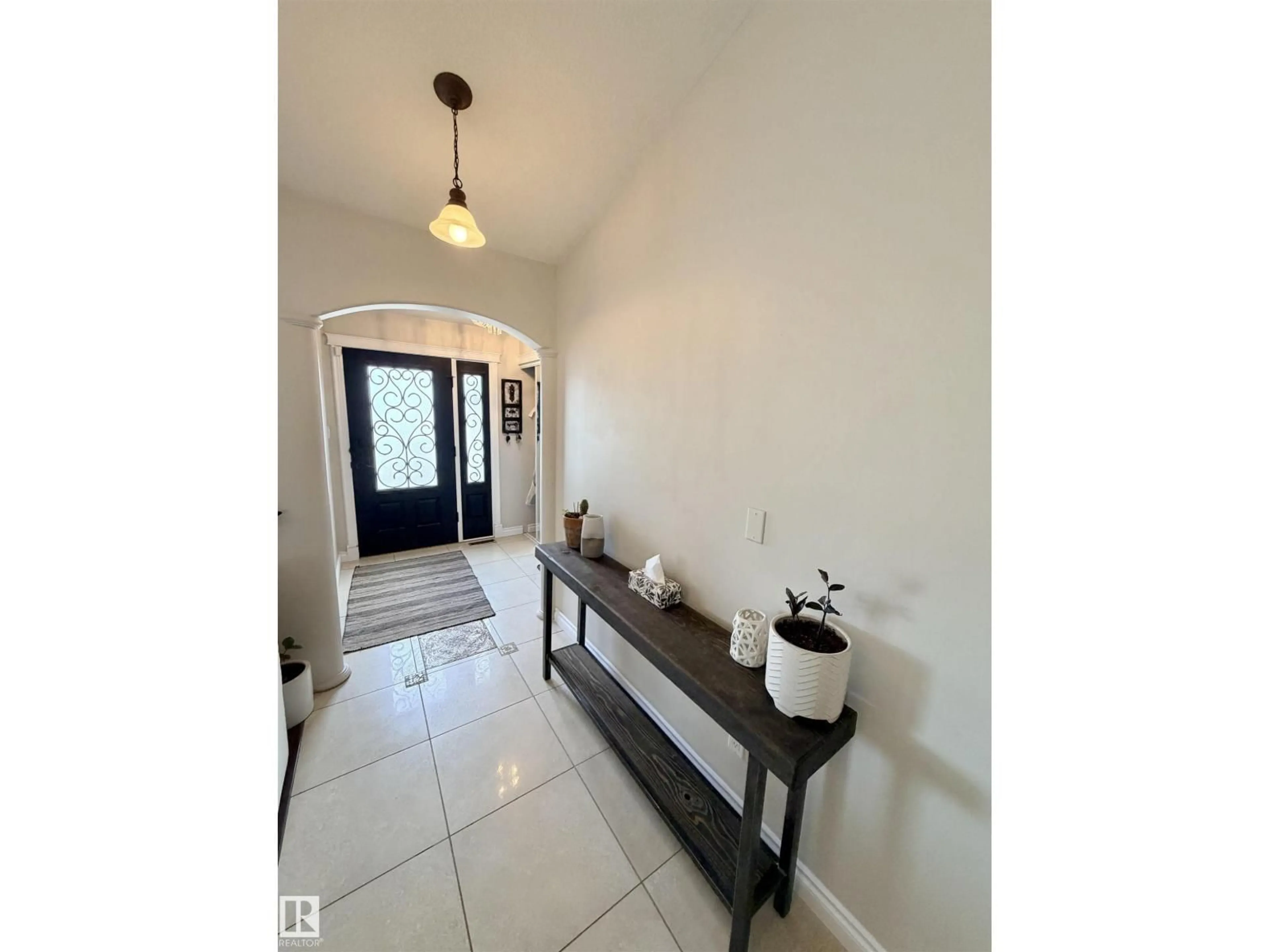 Indoor entryway for 4402 60 ST, St. Paul Town Alberta T0A3A1