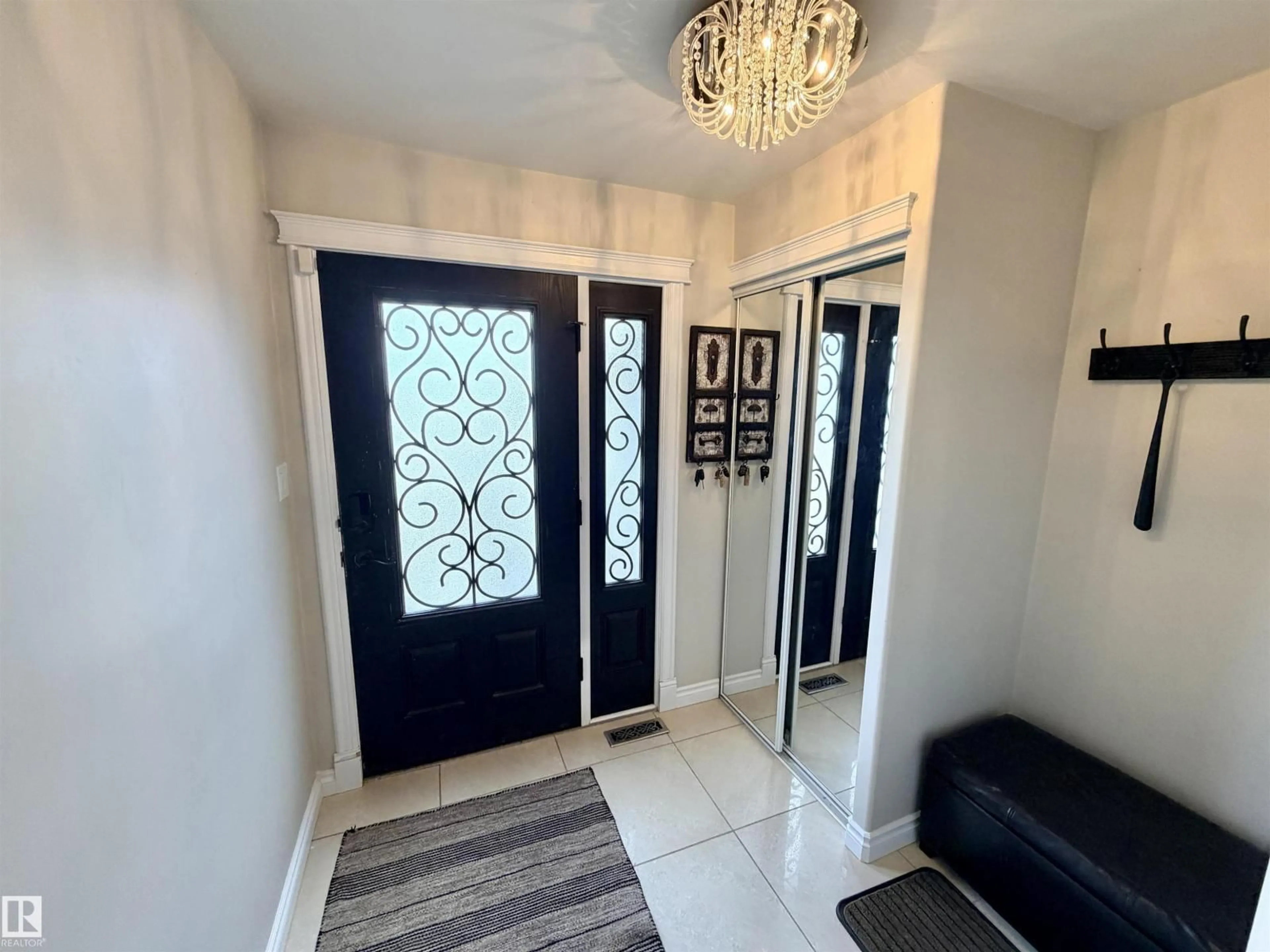 Indoor entryway for 4402 60 ST, St. Paul Town Alberta T0A3A1