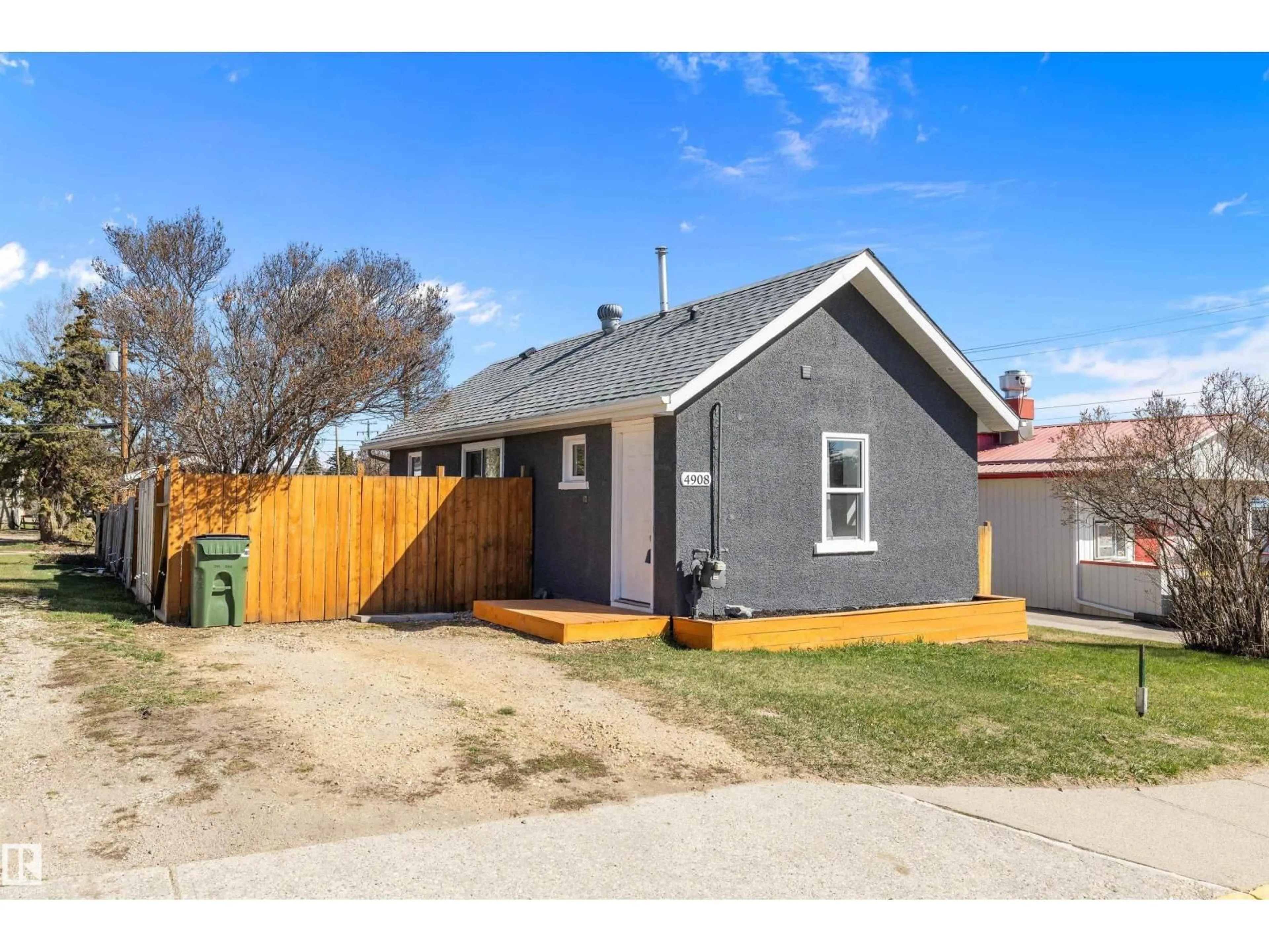 A pic from outside/outdoor area/front of a property/back of a property/a pic from drone, street for 4908 49 AV, Onoway Alberta T0E1V0