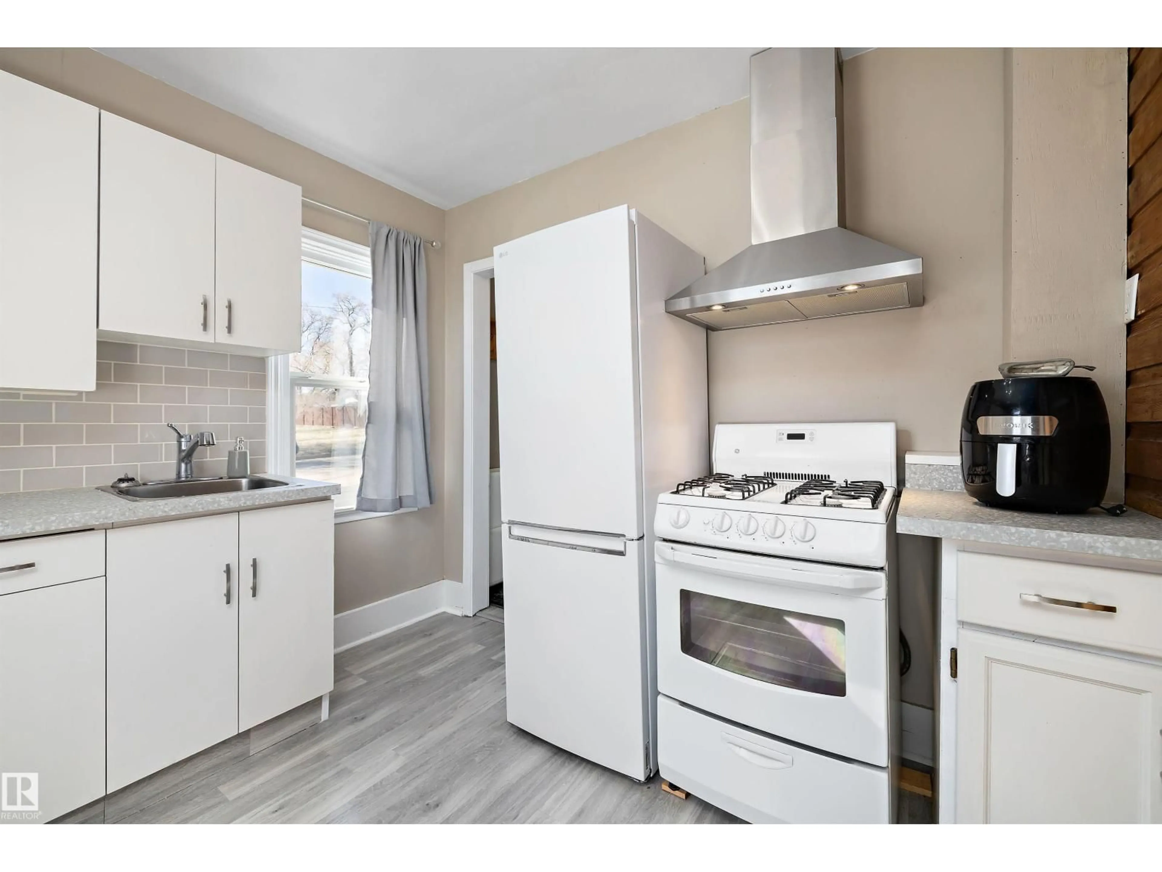 Standard kitchen, unknown for 4908 49 AV, Onoway Alberta T0E1V0