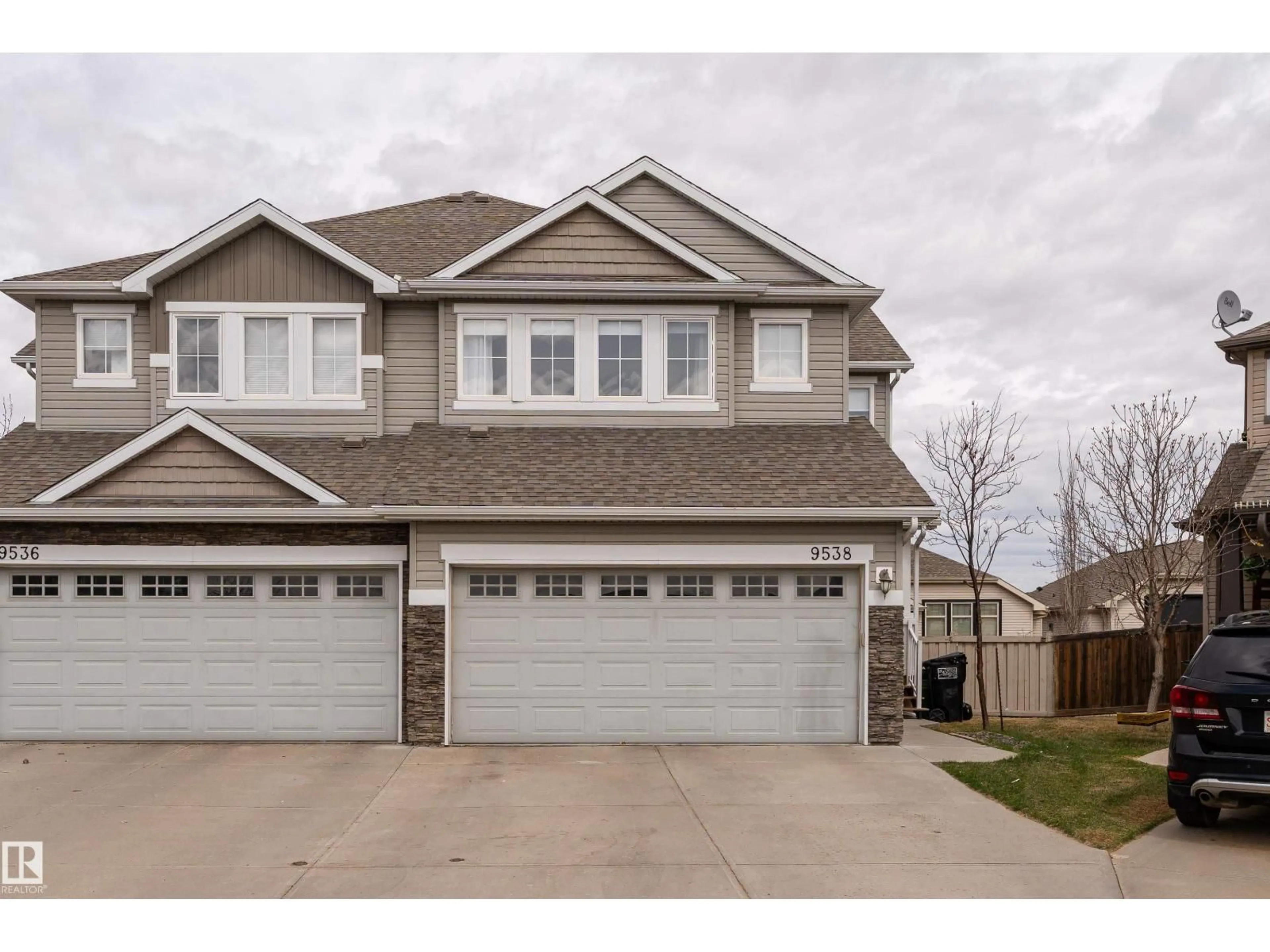 Home with vinyl exterior material, street for NW - 9538 SIMPSON CO, Edmonton Alberta T6R0T8