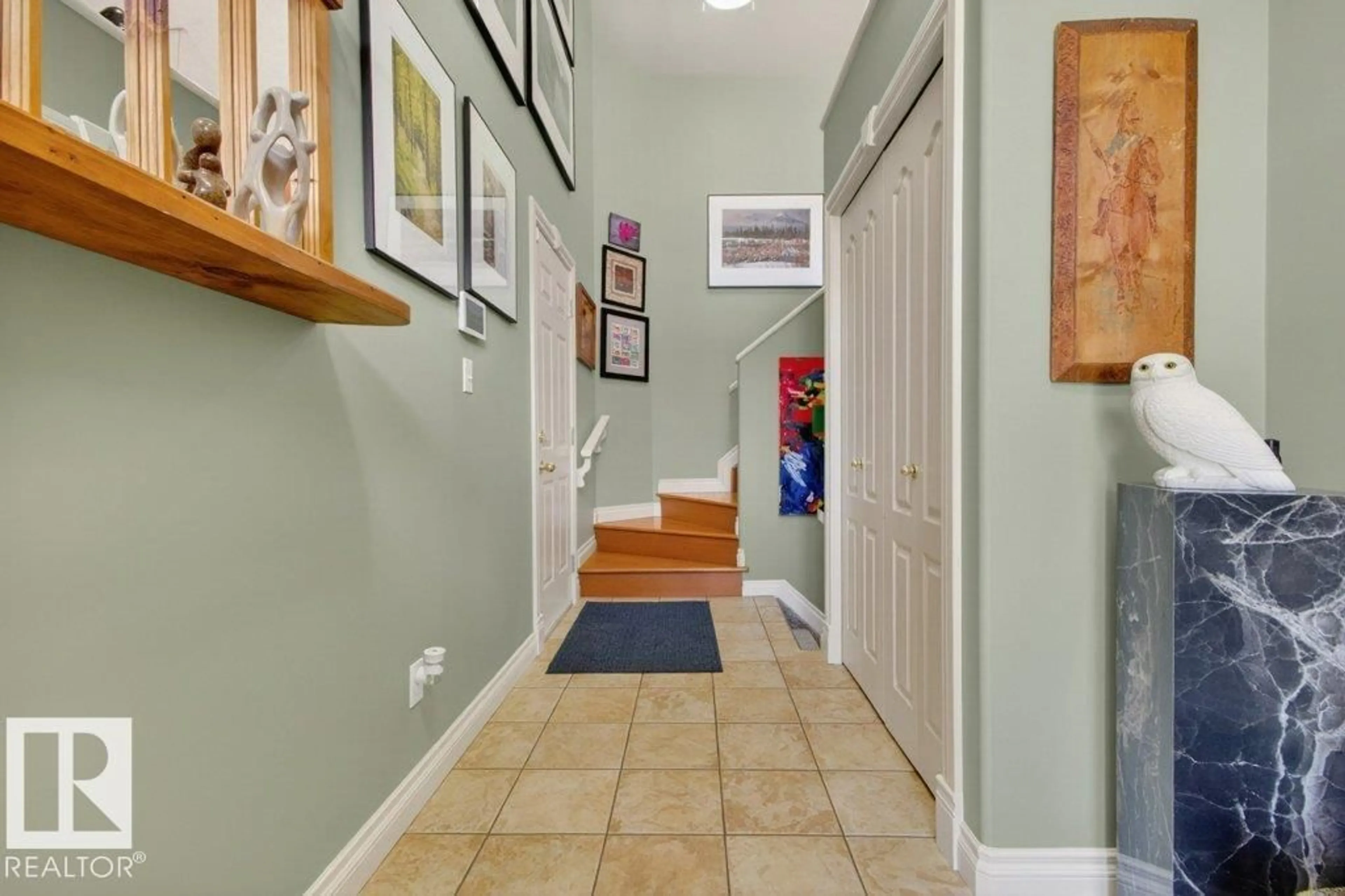 Indoor entryway for NW - 11686 15 AV, Edmonton Alberta T6J7E1
