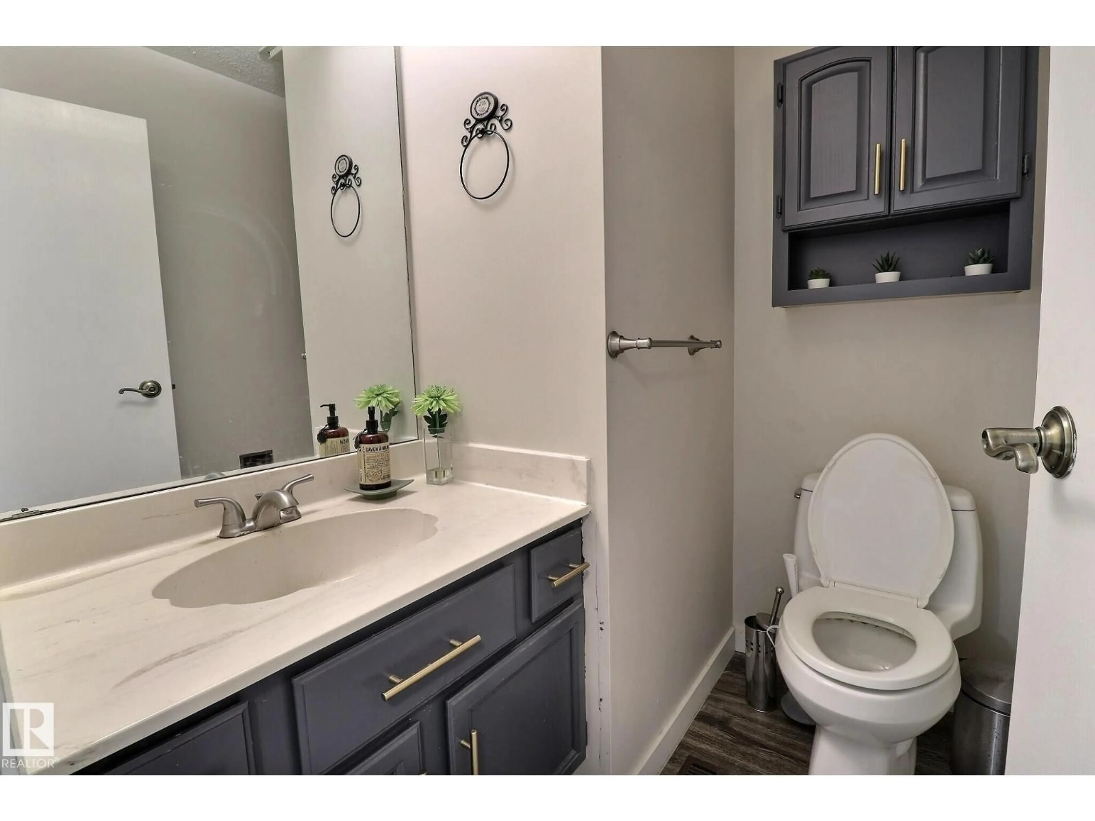 Standard bathroom, ceramic/tile floor for 5315 39 AV, Edmonton Alberta T6L1P3