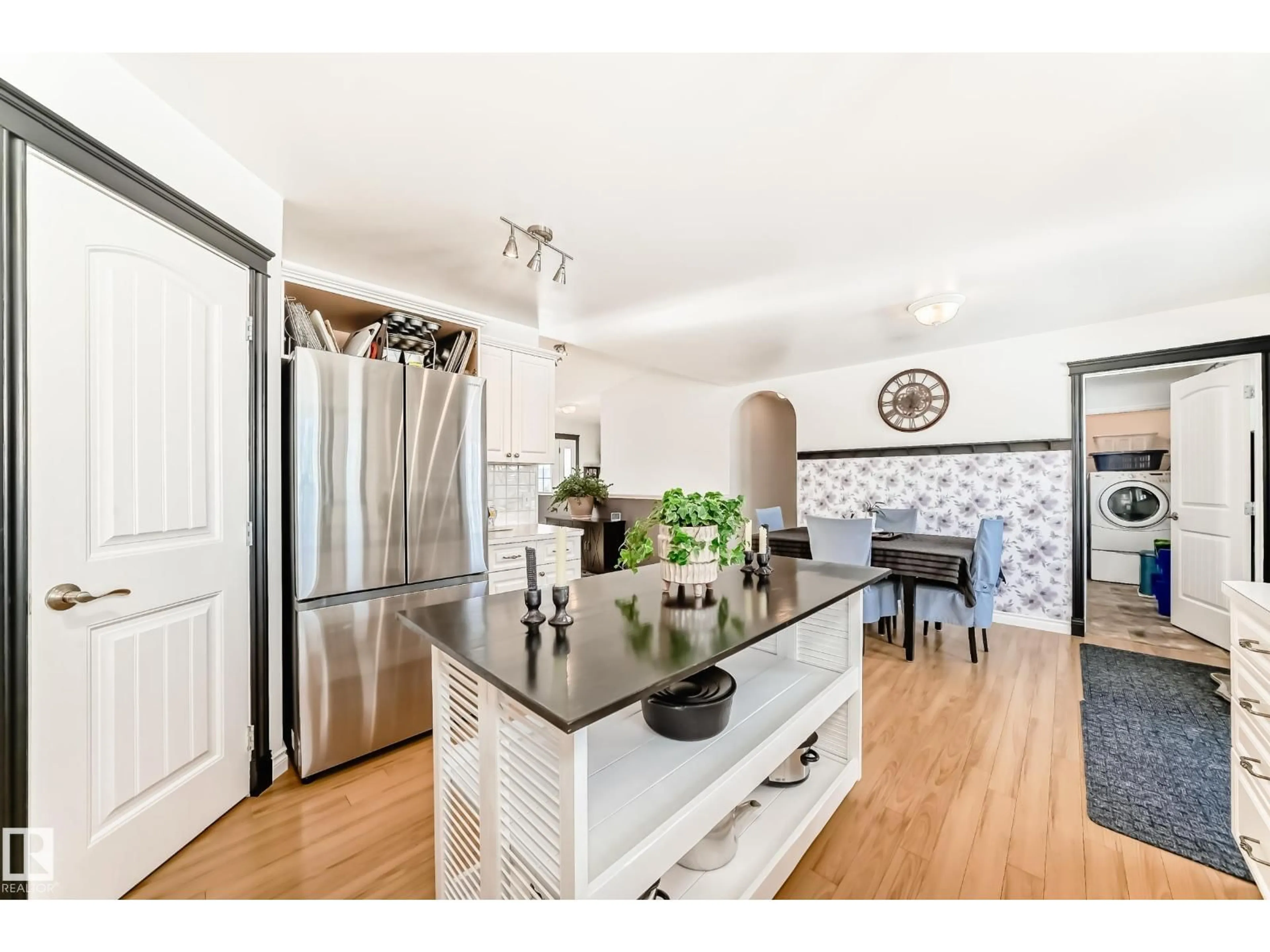 Open concept kitchen, unknown for 54514 - 8 RR12, Rural Lac Ste. Anne County Alberta T0E1V2