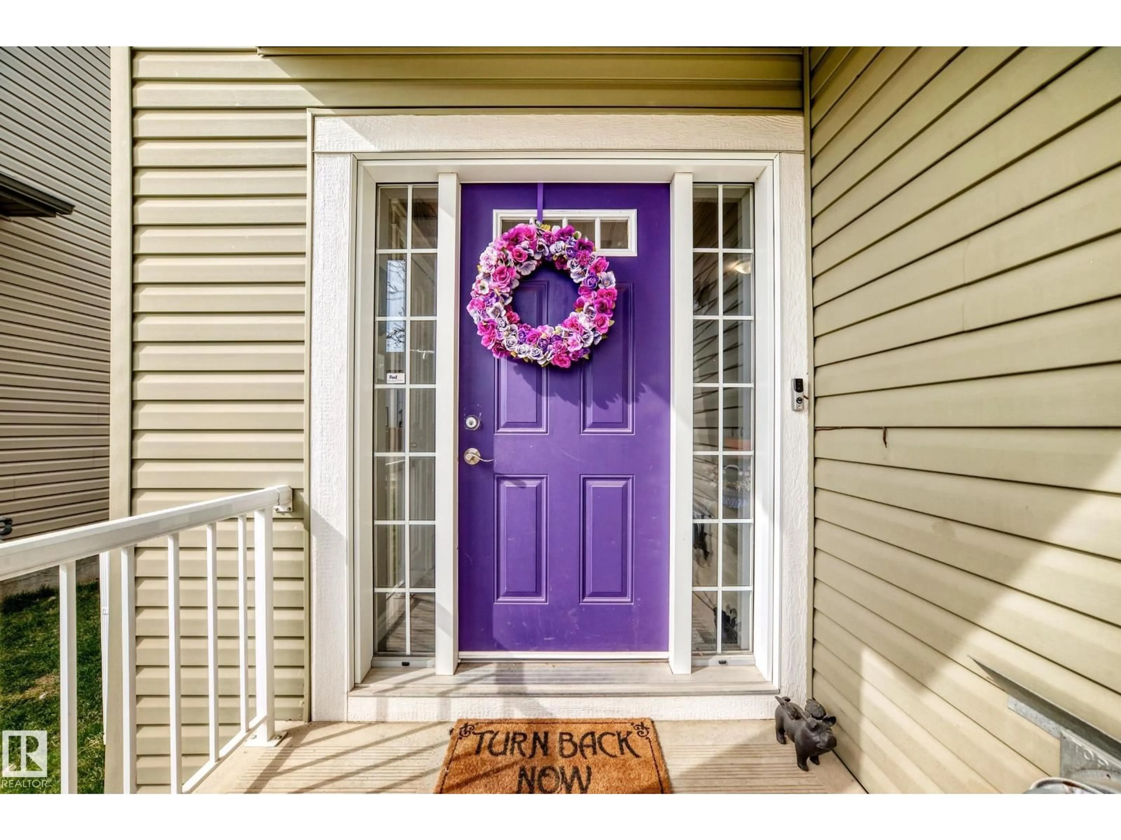 Indoor entryway for 26 SOUTH CREEK WD, Stony Plain Alberta T7Z0C8