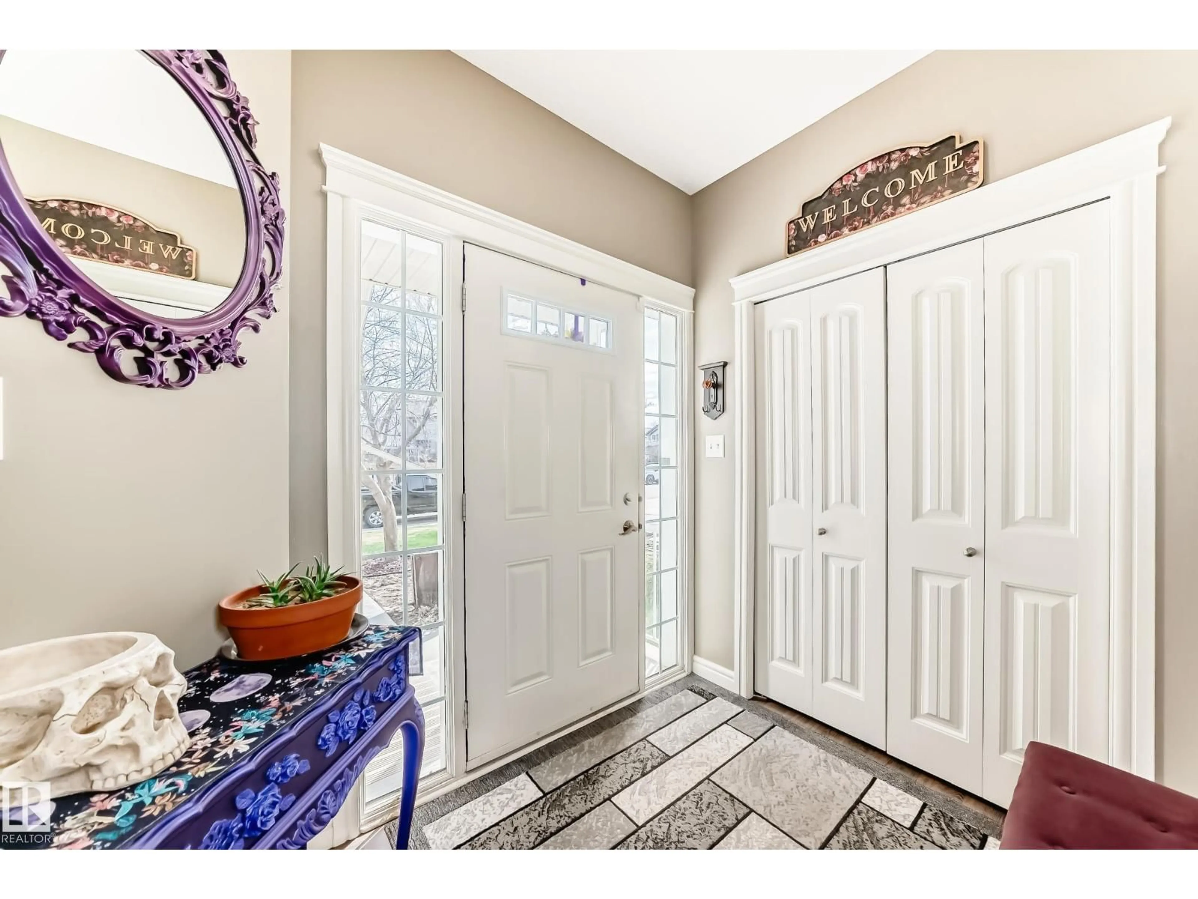 Indoor entryway for 26 SOUTH CREEK WD, Stony Plain Alberta T7Z0C8