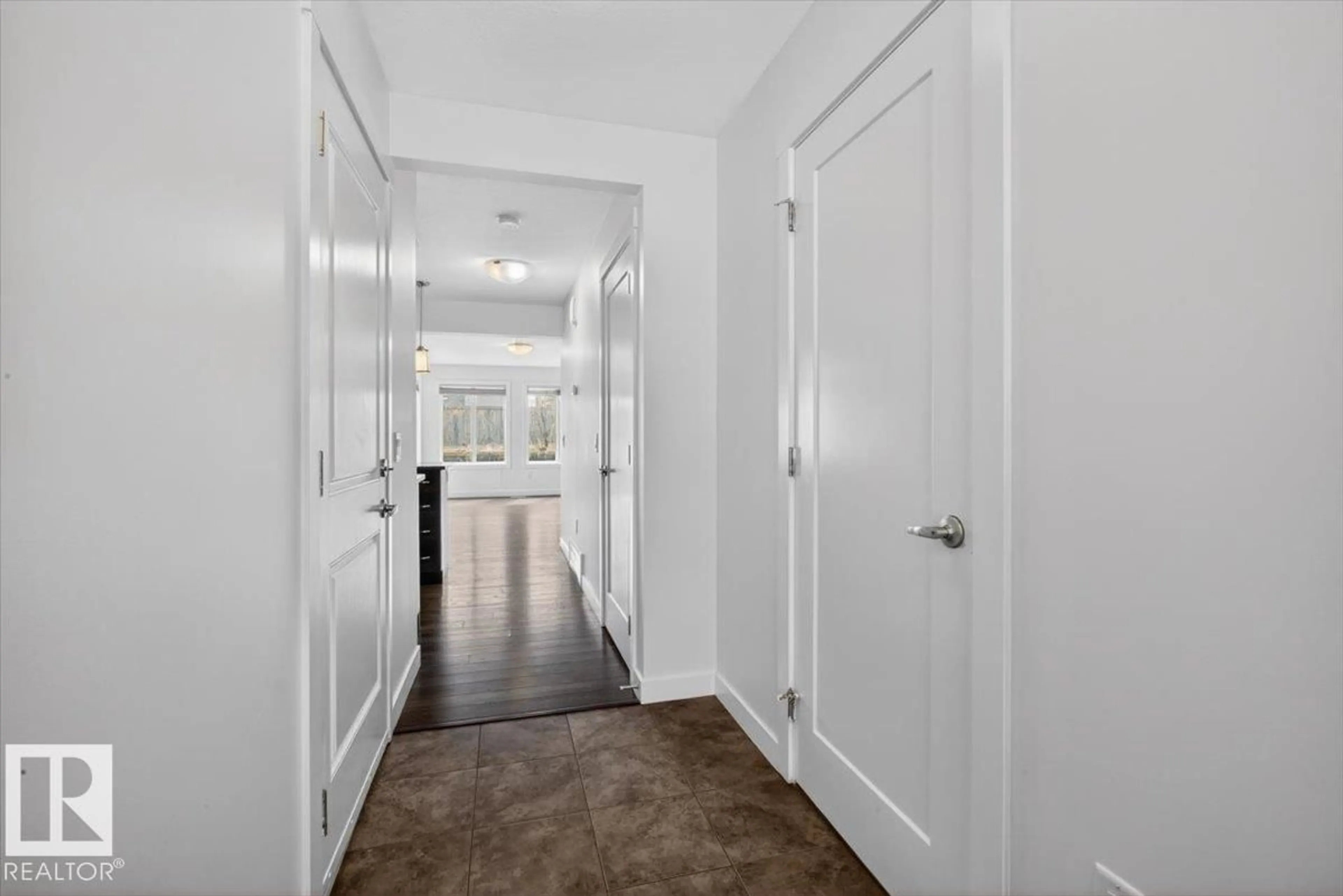 Indoor entryway for 20315 43 AV, Edmonton Alberta T6M0R8
