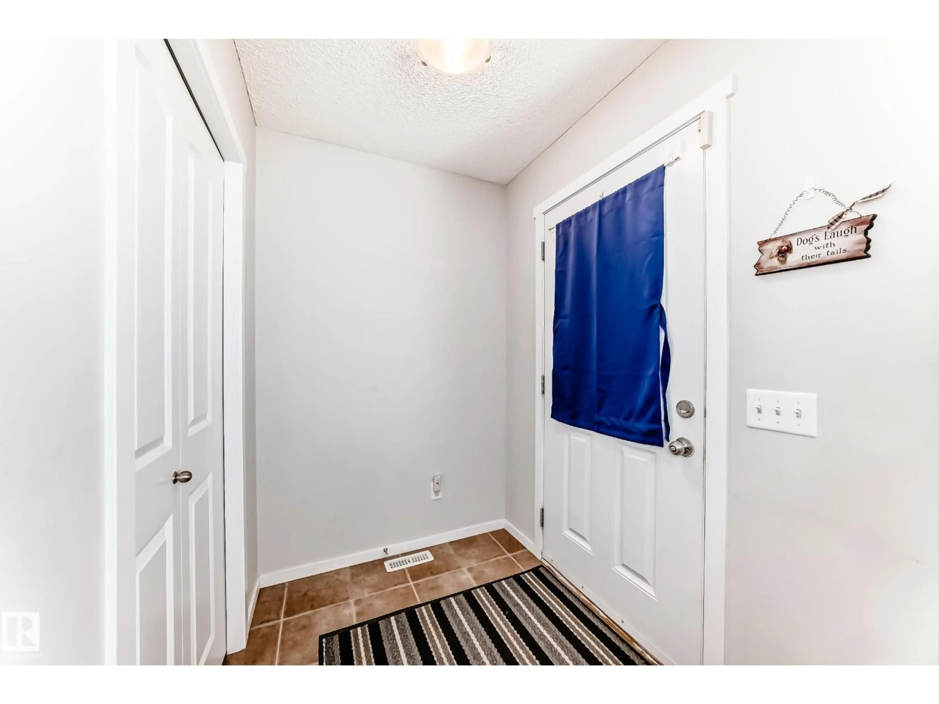 Indoor entryway for SW - 115 60 ST, Edmonton Alberta T6X0E7