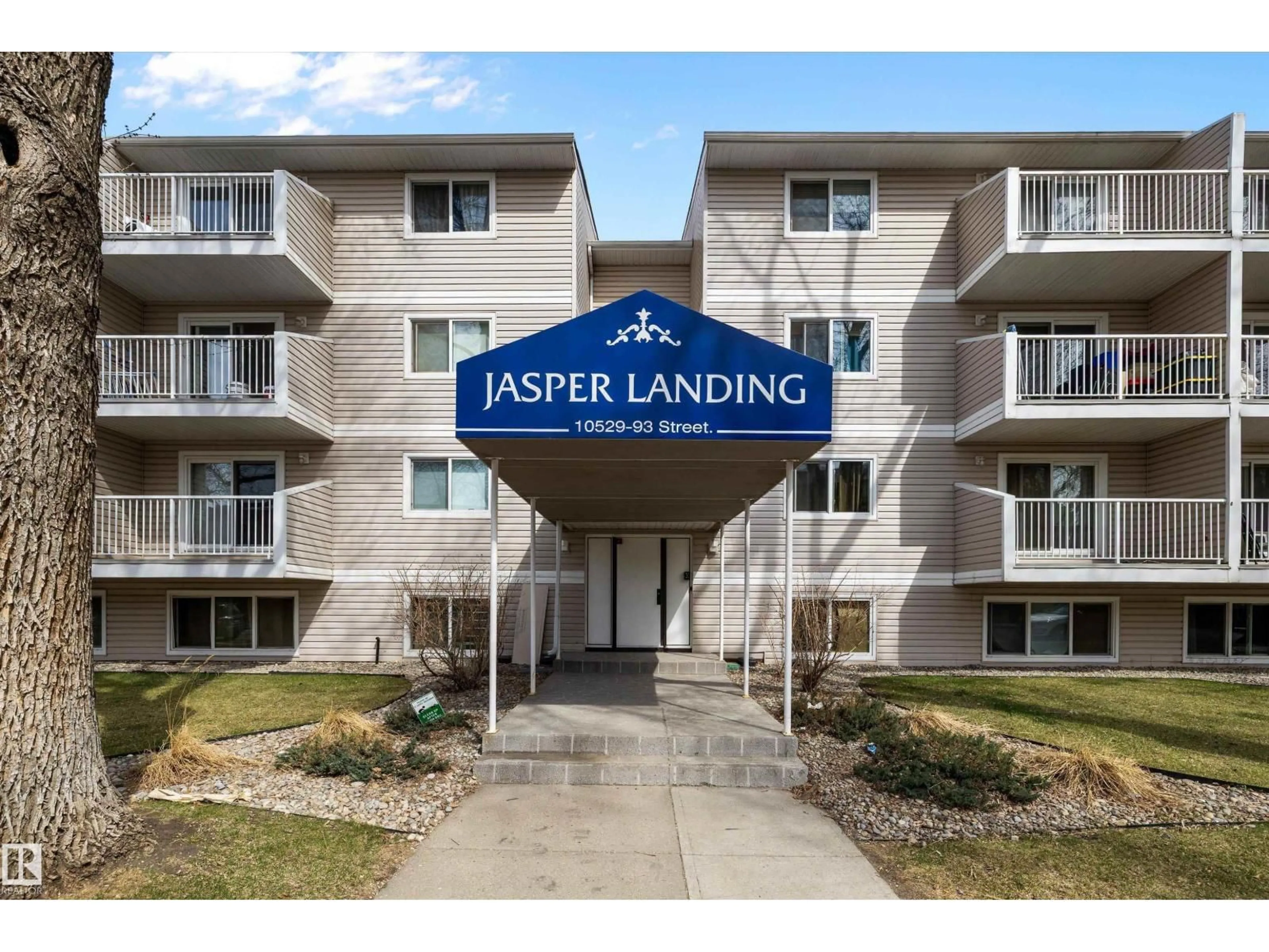 Indoor foyer for #206 - 10529 93 ST, Edmonton Alberta T8E2C8