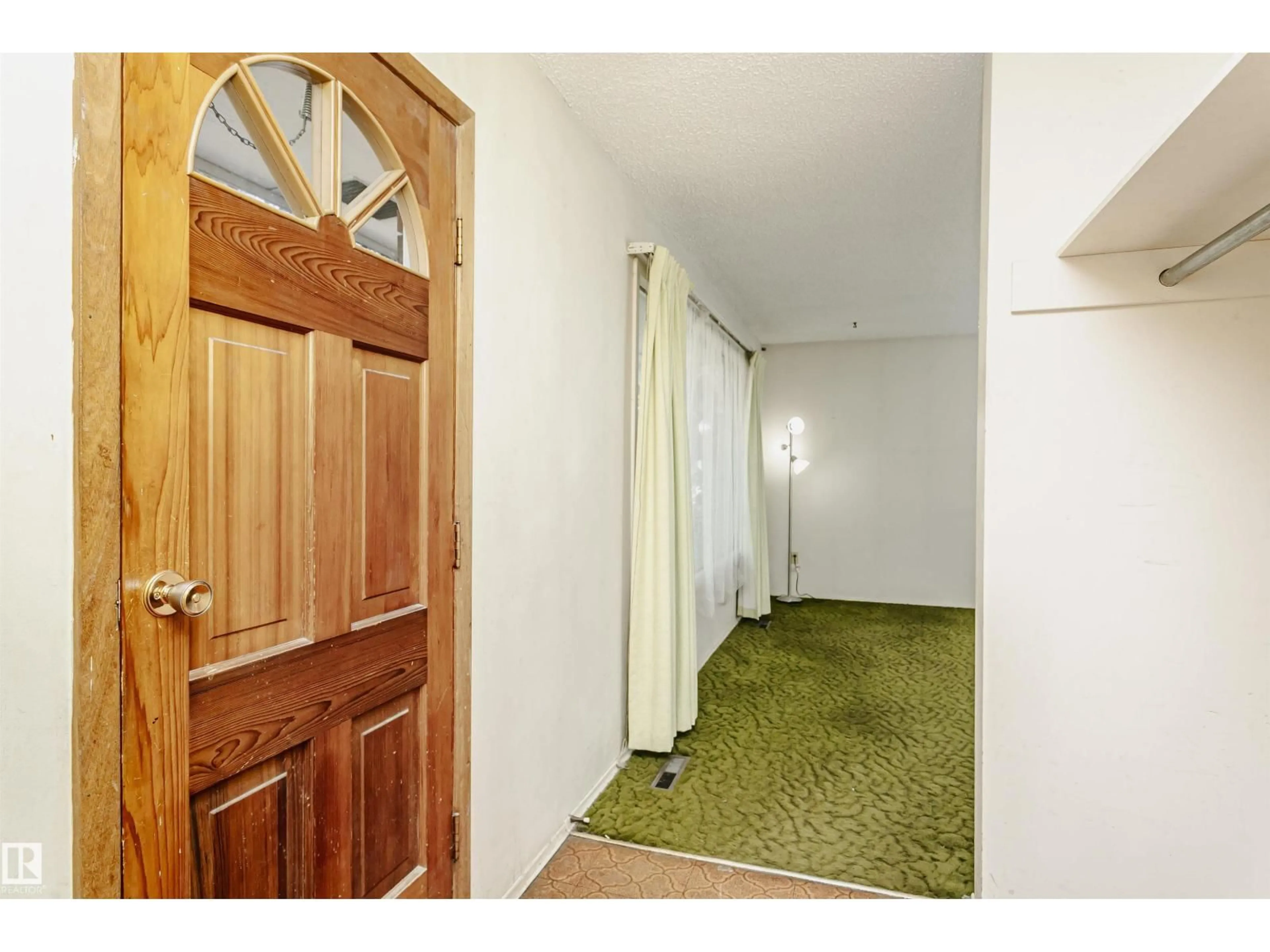 Indoor entryway for 5041 48 AV, Bon Accord Alberta T0A0K0