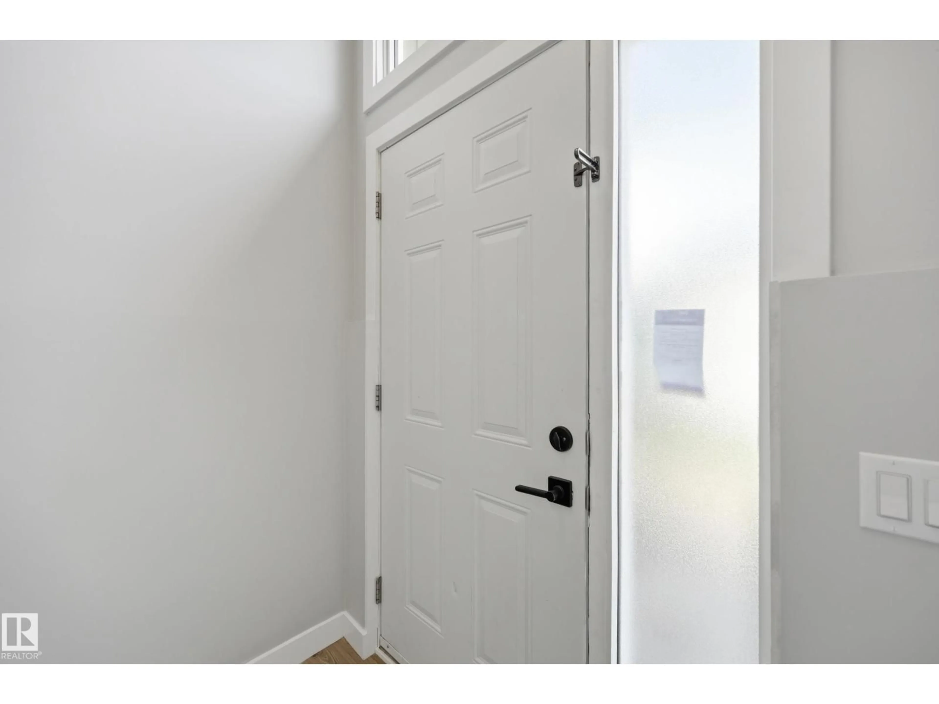 Indoor entryway for 6453 180 ST, Edmonton Alberta T5T2P3
