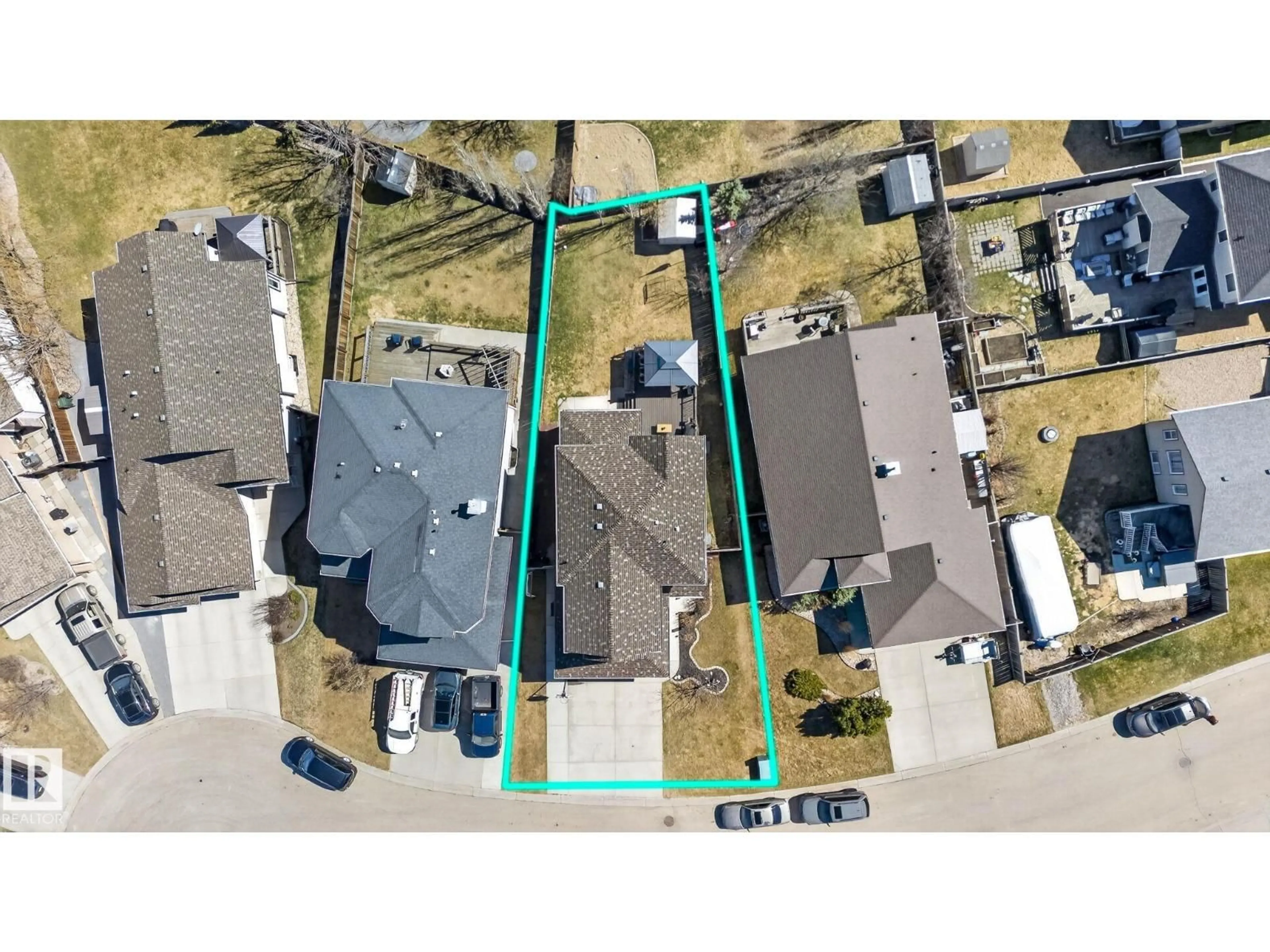 A pic from outside/outdoor area/front of a property/back of a property/a pic from drone, street for 6 HENDERSON LD, Spruce Grove Alberta T7X0C6