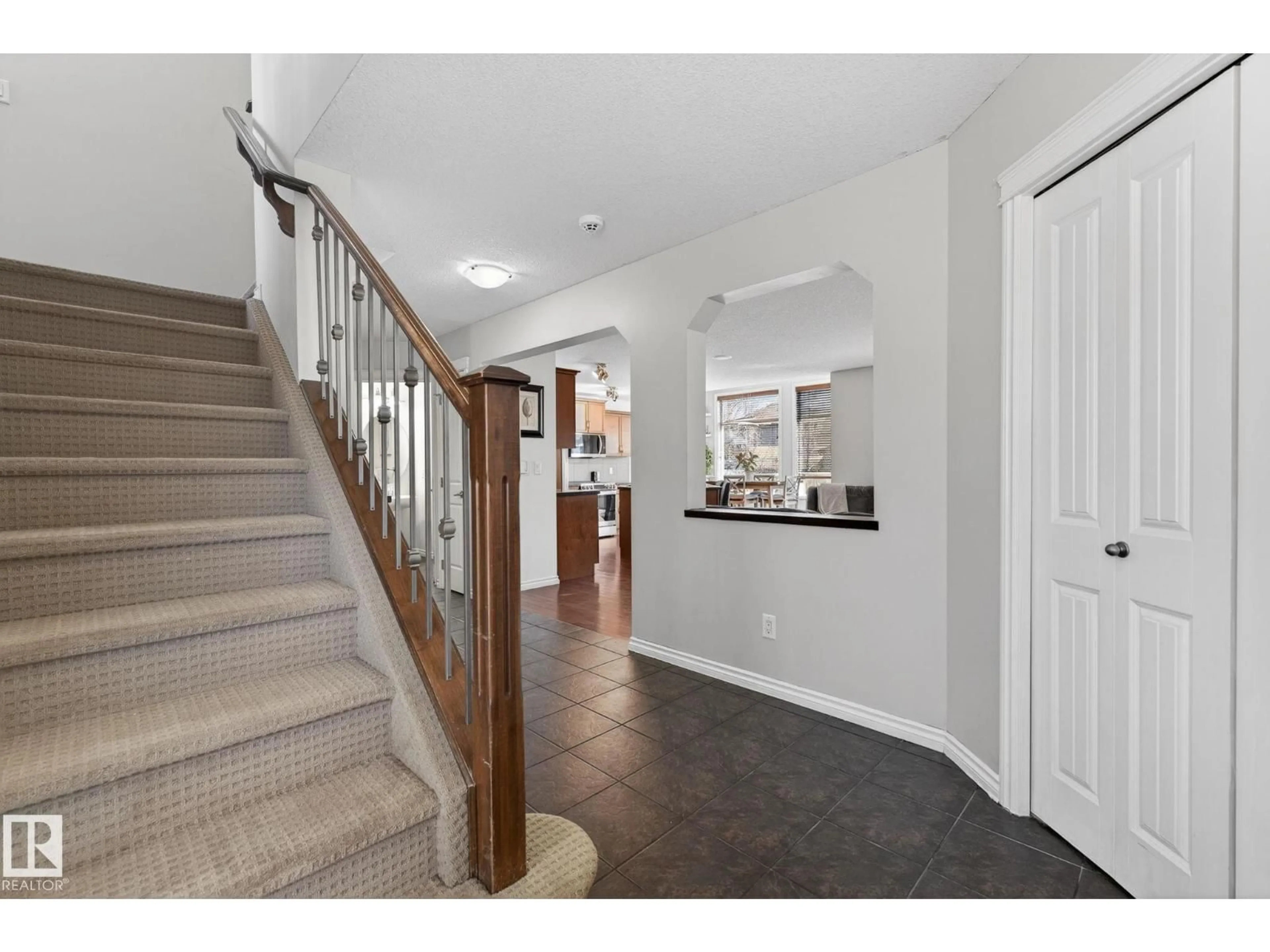 Indoor entryway for 6 HENDERSON LD, Spruce Grove Alberta T7X0C6