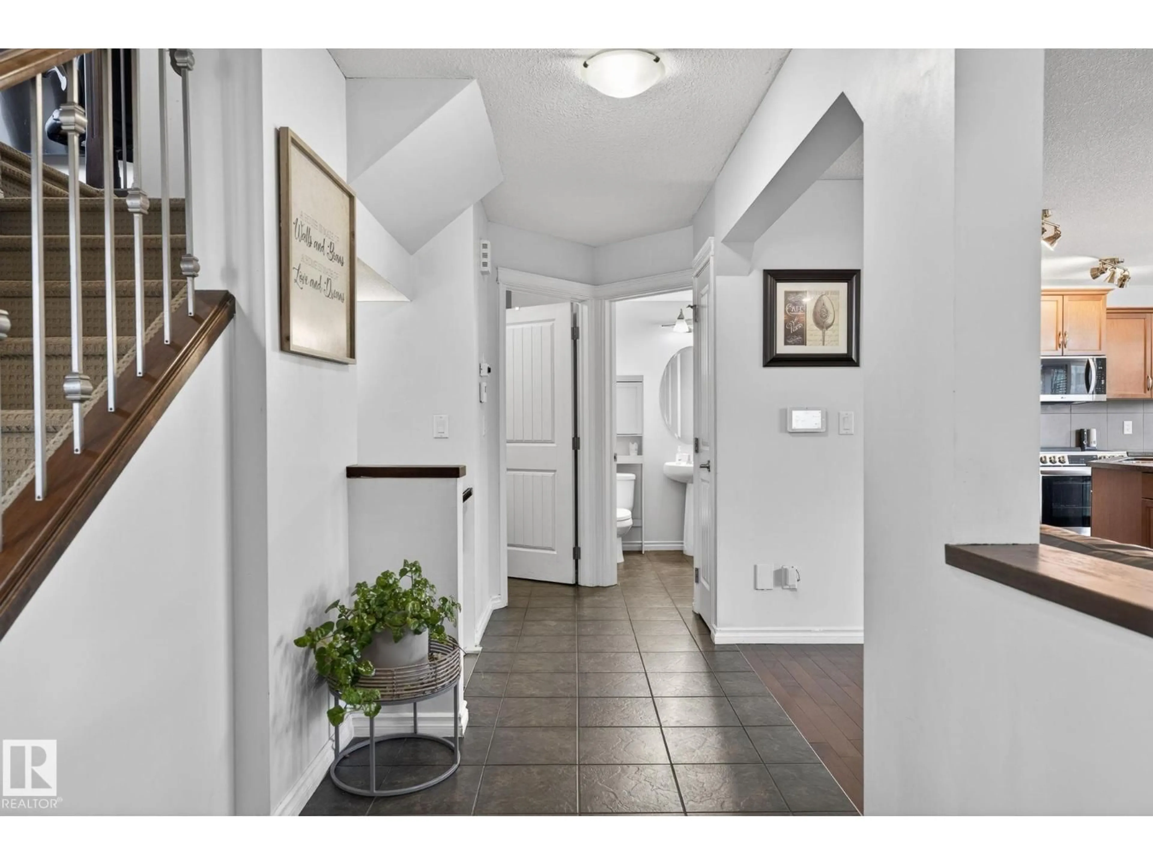Indoor entryway for 6 HENDERSON LD, Spruce Grove Alberta T7X0C6