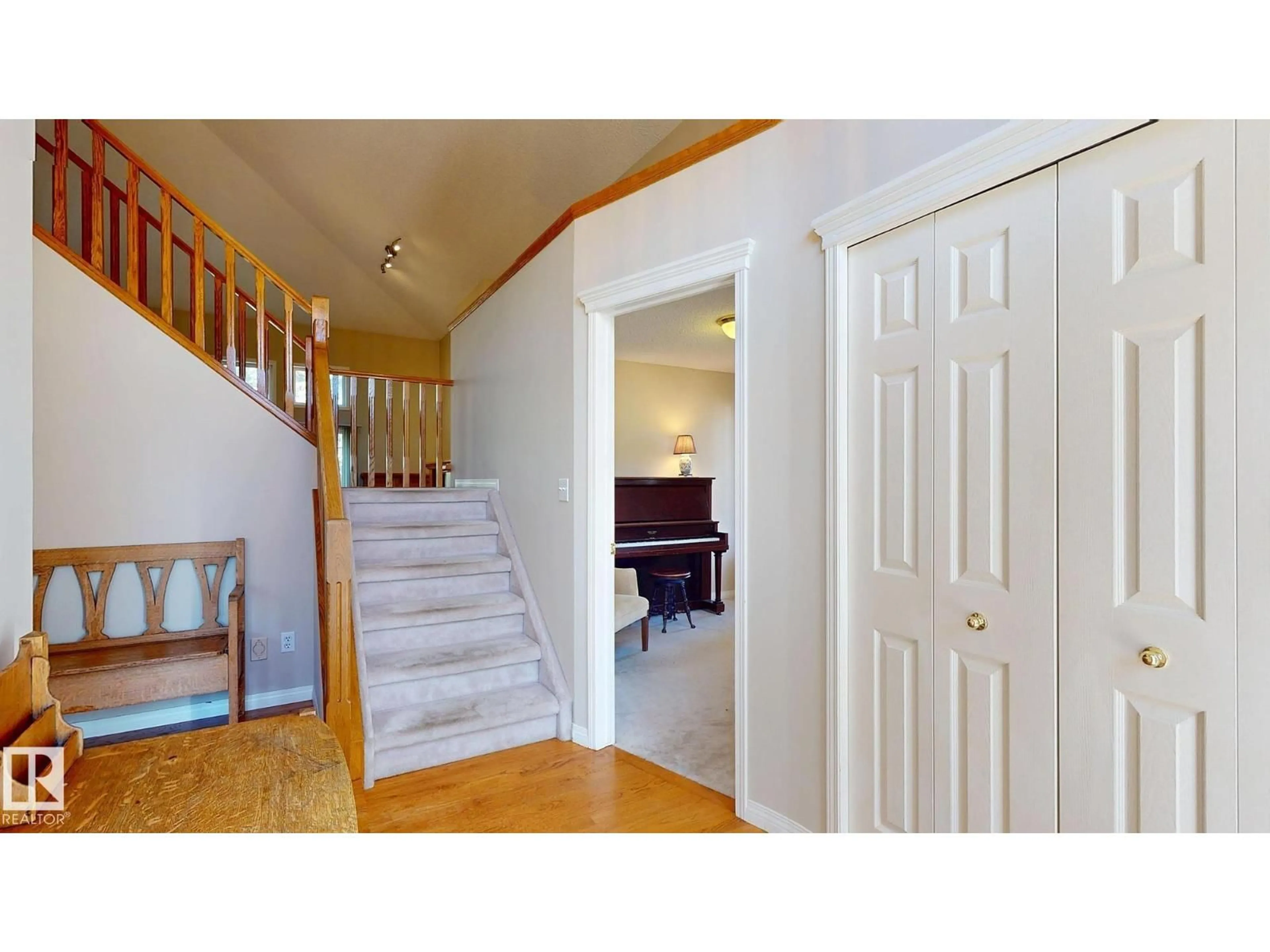 Unknown for 721 BUTTERWORTH DR, Edmonton Alberta T6R2M7