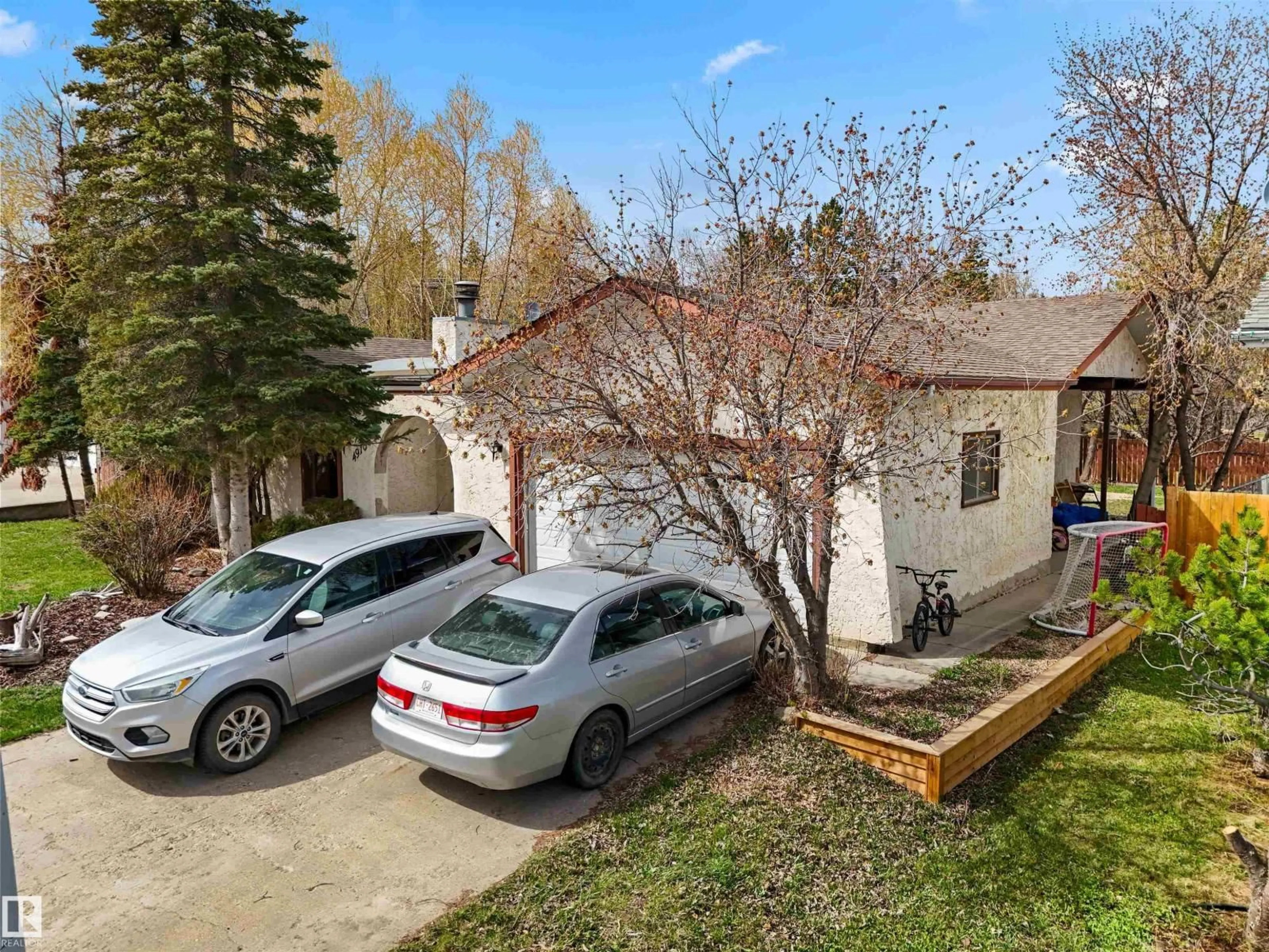 A pic from outside/outdoor area/front of a property/back of a property/a pic from drone, street for 4910 MACKENZIE AV, Drayton Valley Alberta T7A1A4